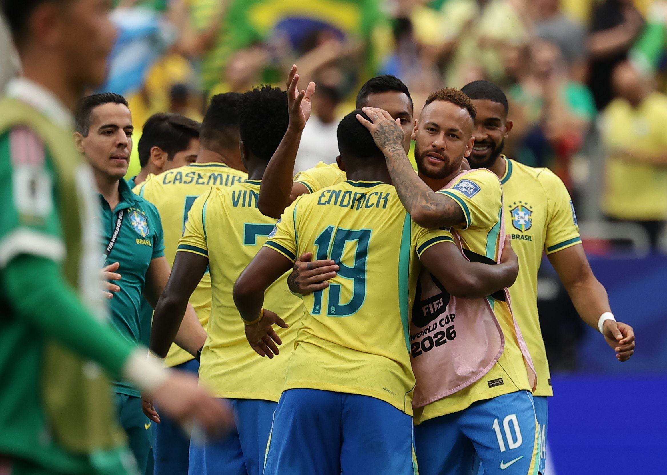 Neymar feiert mit Endrick Brasiliens Sieg bei der WM 2026.