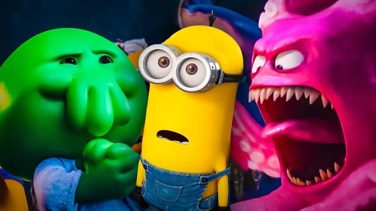 Ein erschrockenes Minion steht zwischen einem grünen und einem pinken Monster mit großen Zähnen.