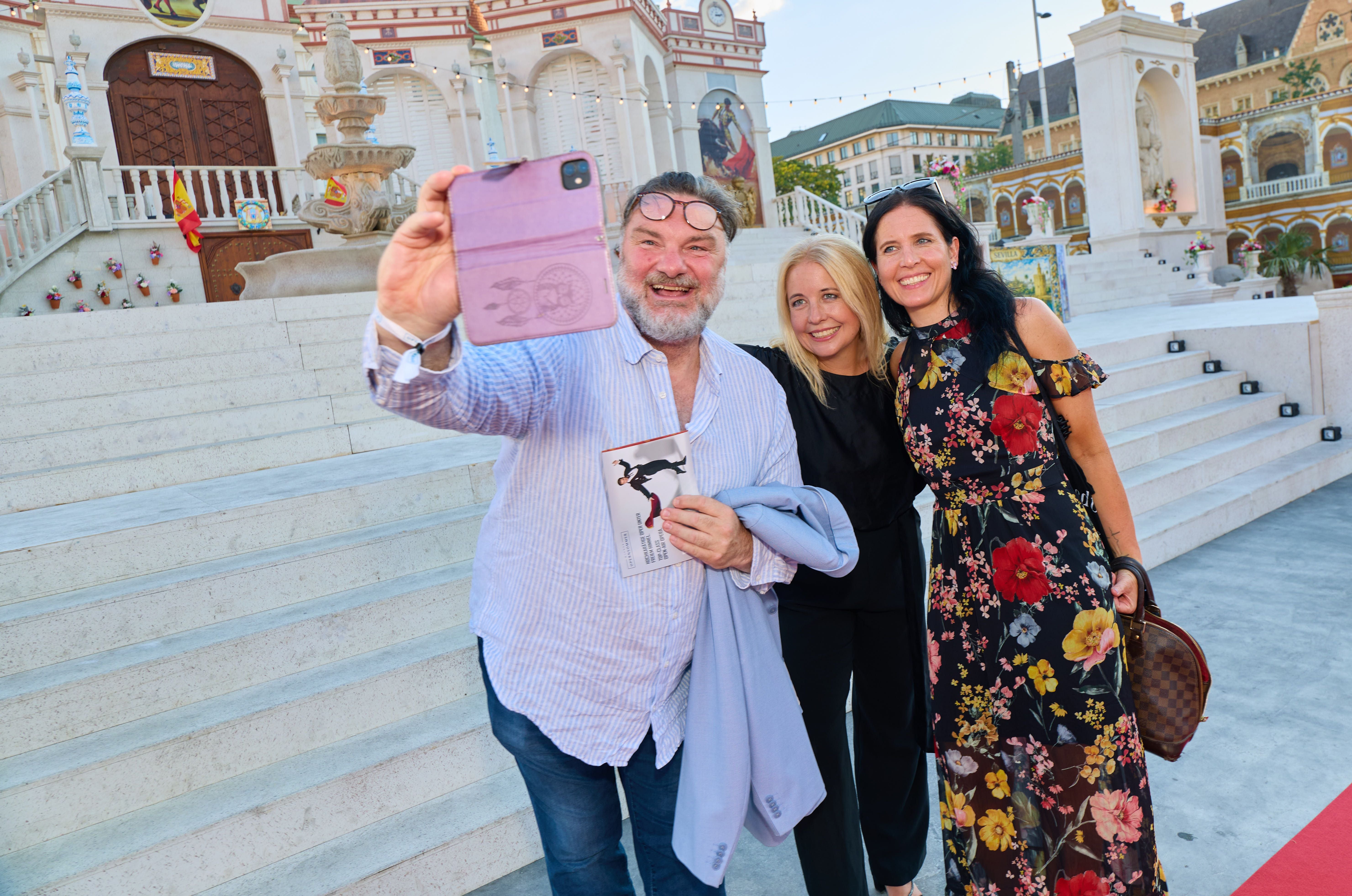 Martin Leutgeb, Iva Schell und Schwester Martina