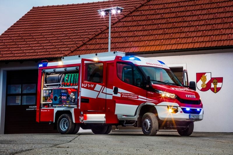 Ein Löschfahrzeug des Niederösterreichischen Landesfeuerwehrverbands.