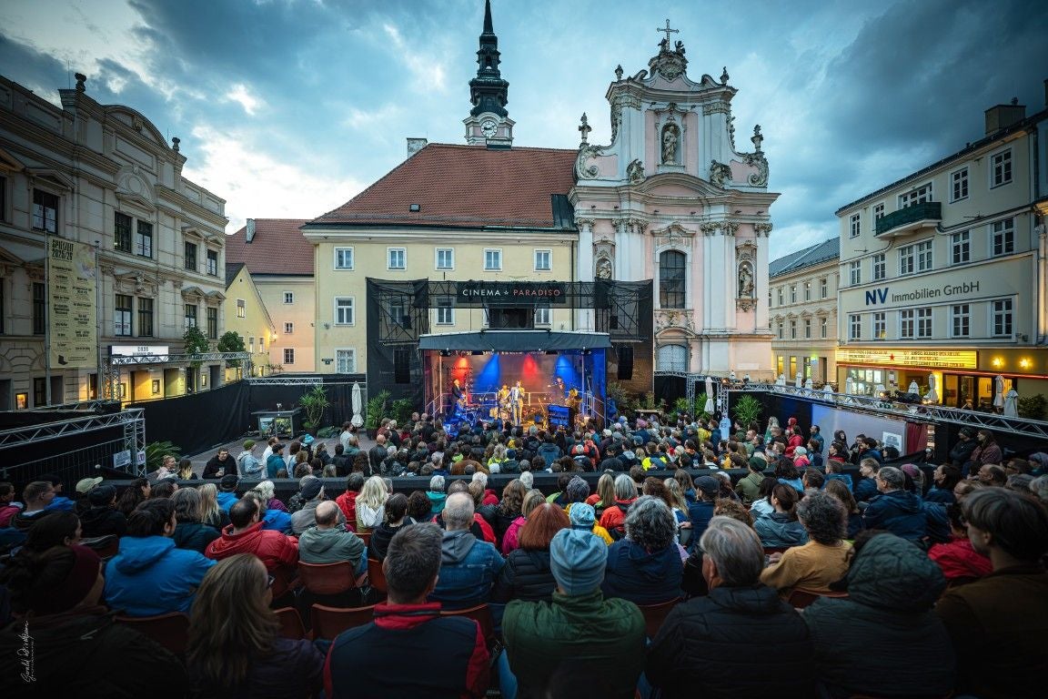 Open Air Kino am St. Pöltner Rathausplatz.