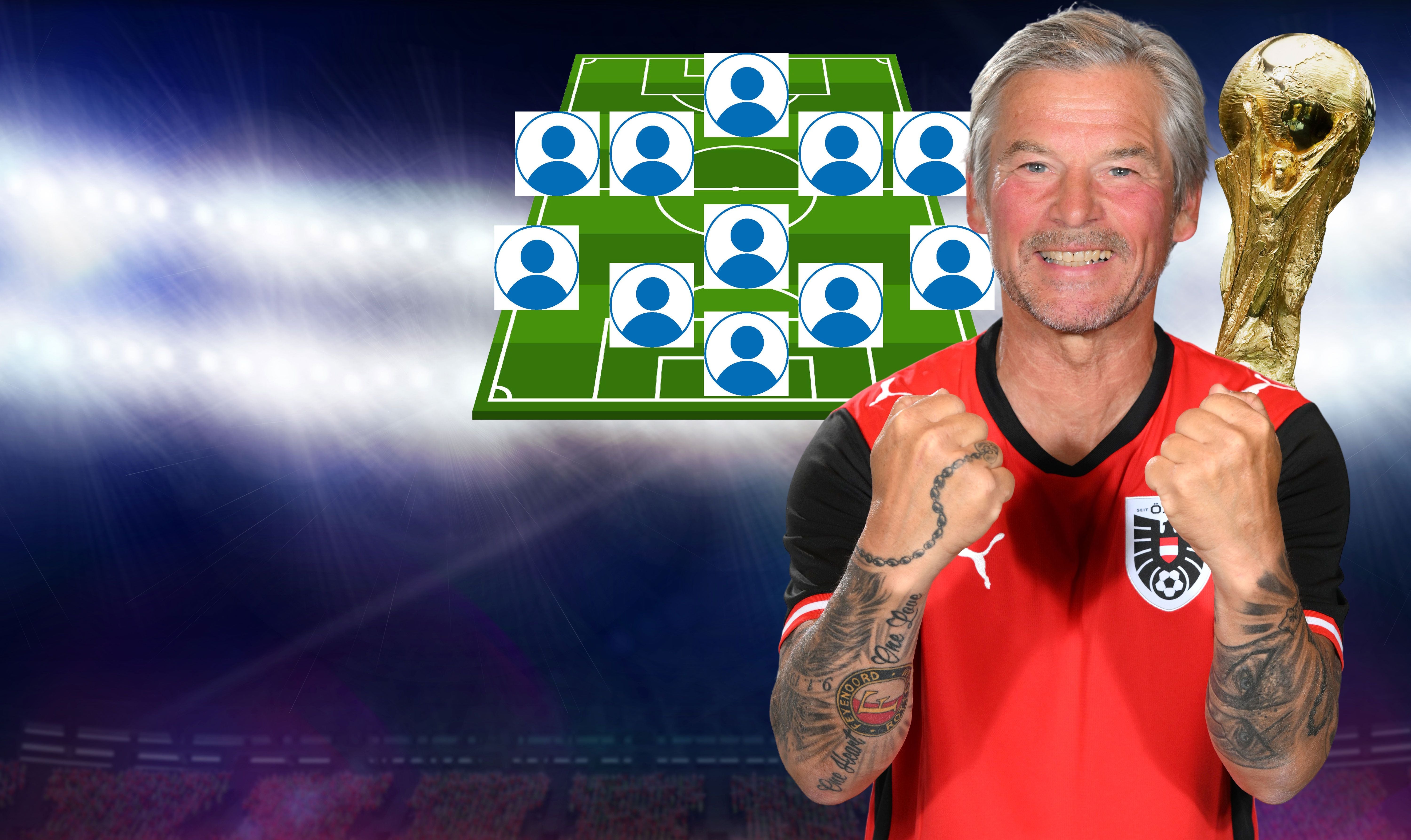 Ein jubelnder Mann im Fußballtrikot steht vor einer Aufstellungsgrafik und einem WM-Pokal.