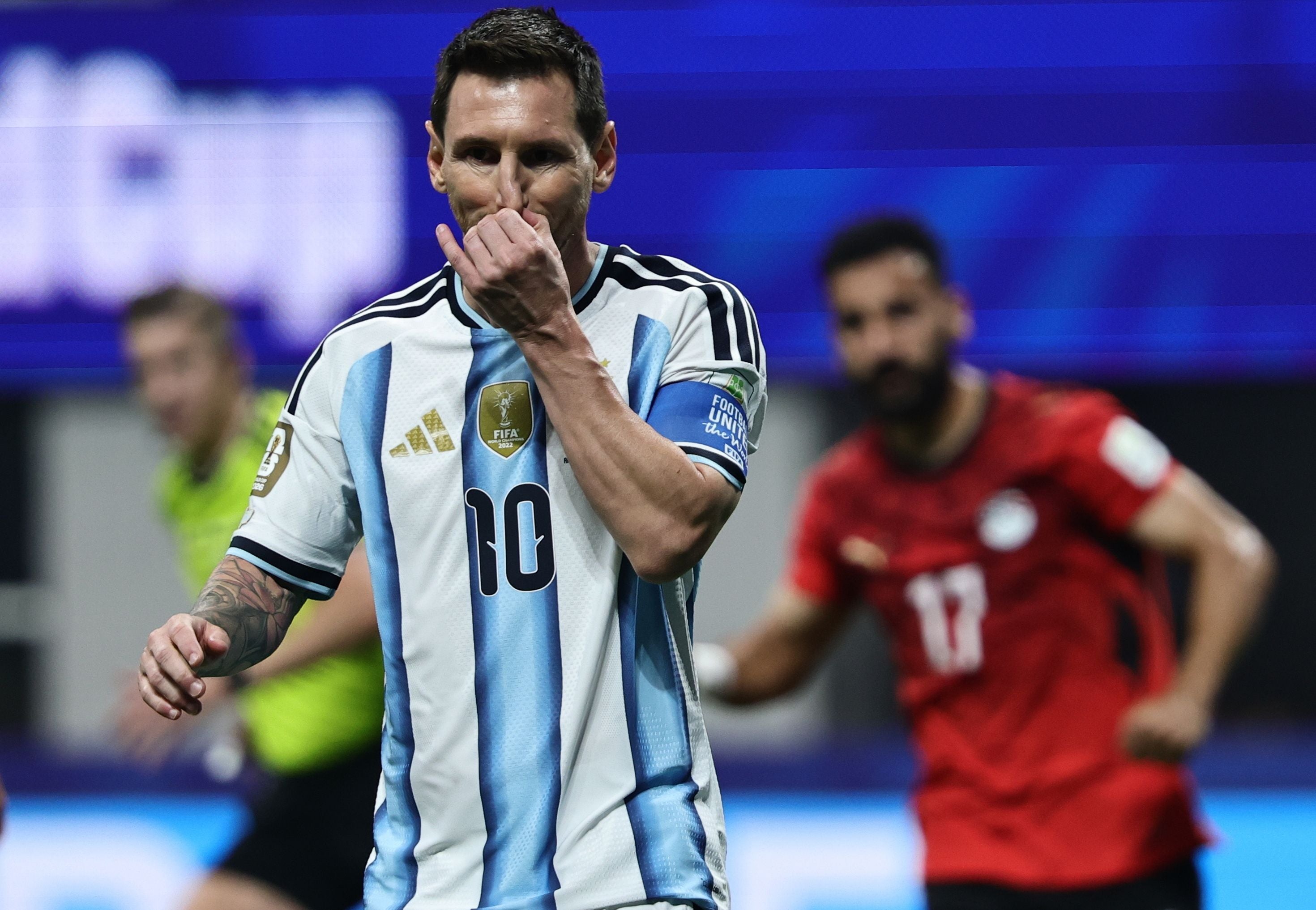 Lionel Messi im argentinischen Trikot reagiert nach einem vergebenen Elfmeter bei der WM 2026.