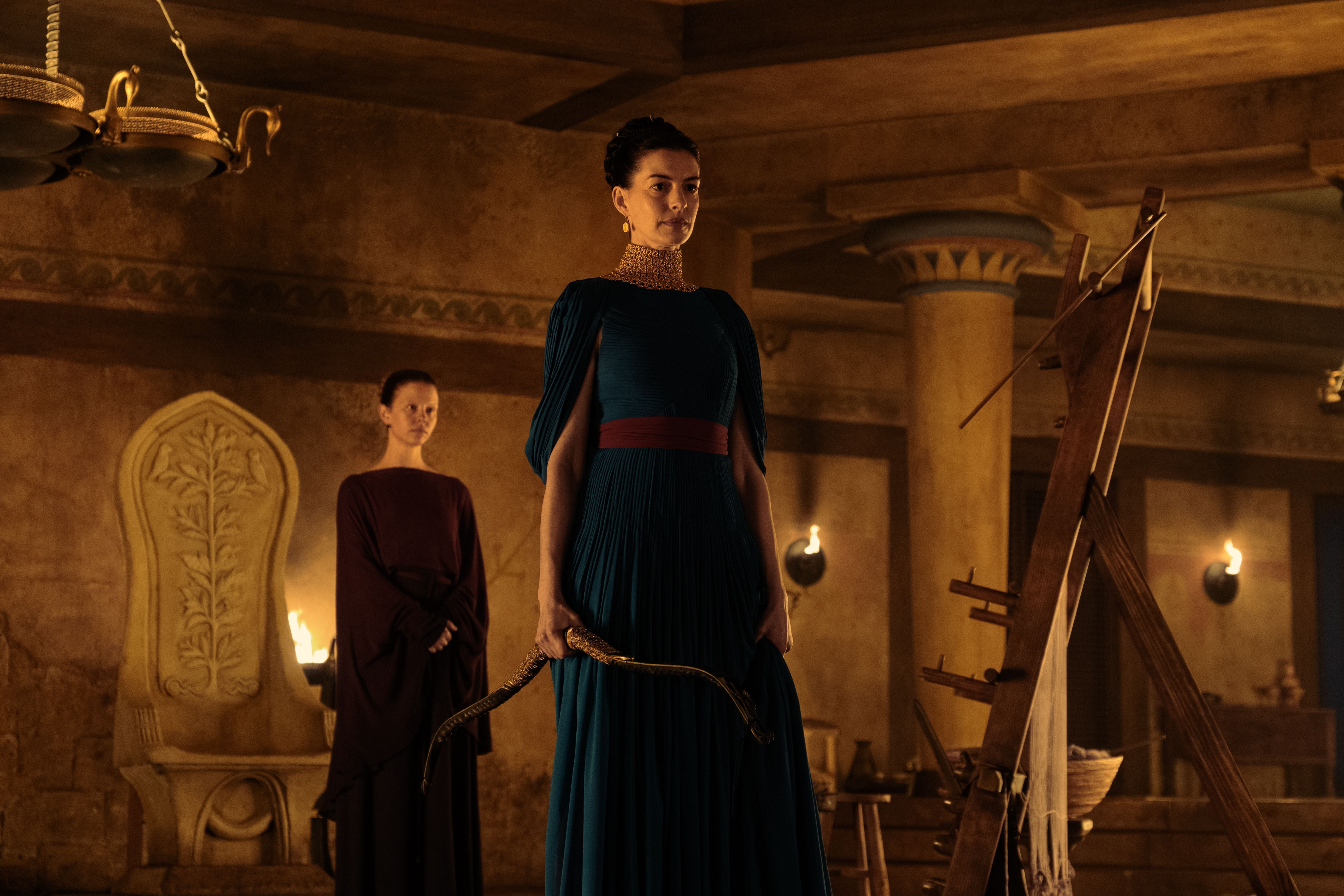 Anne Hathaway wartet als Penelope auf Odysseus' Rückkehr.