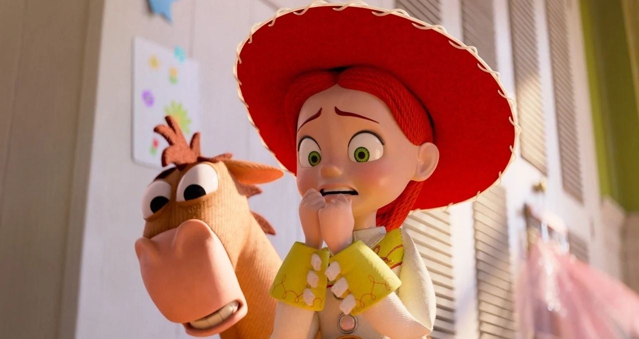 Jessie und Bullseye aus Toy Story schauen erschrocken und besorgt nach vorne.