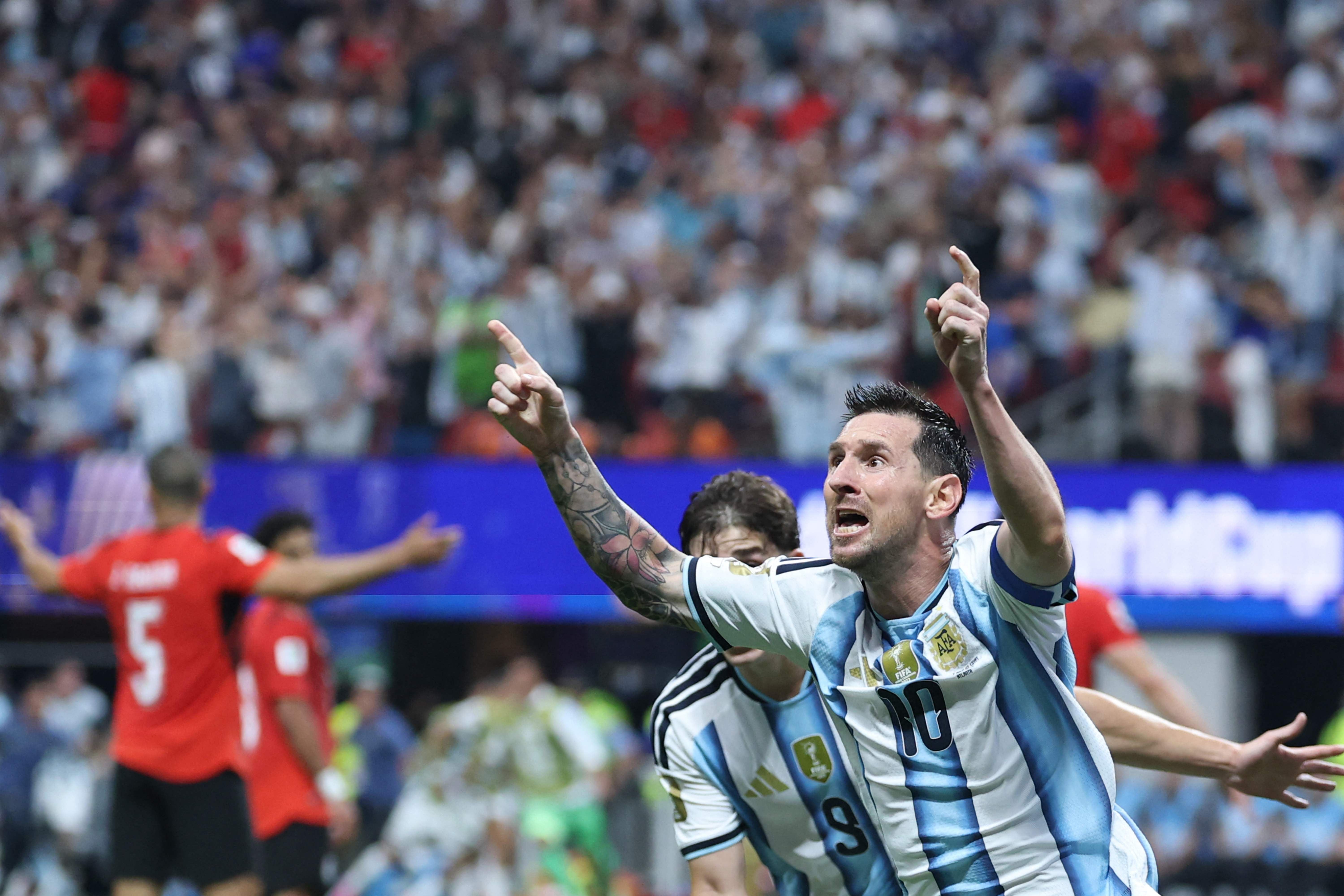 Lionel Messi jubelt nach seinem Tor für Argentinien beim WM-Spiel gegen Ägypten.