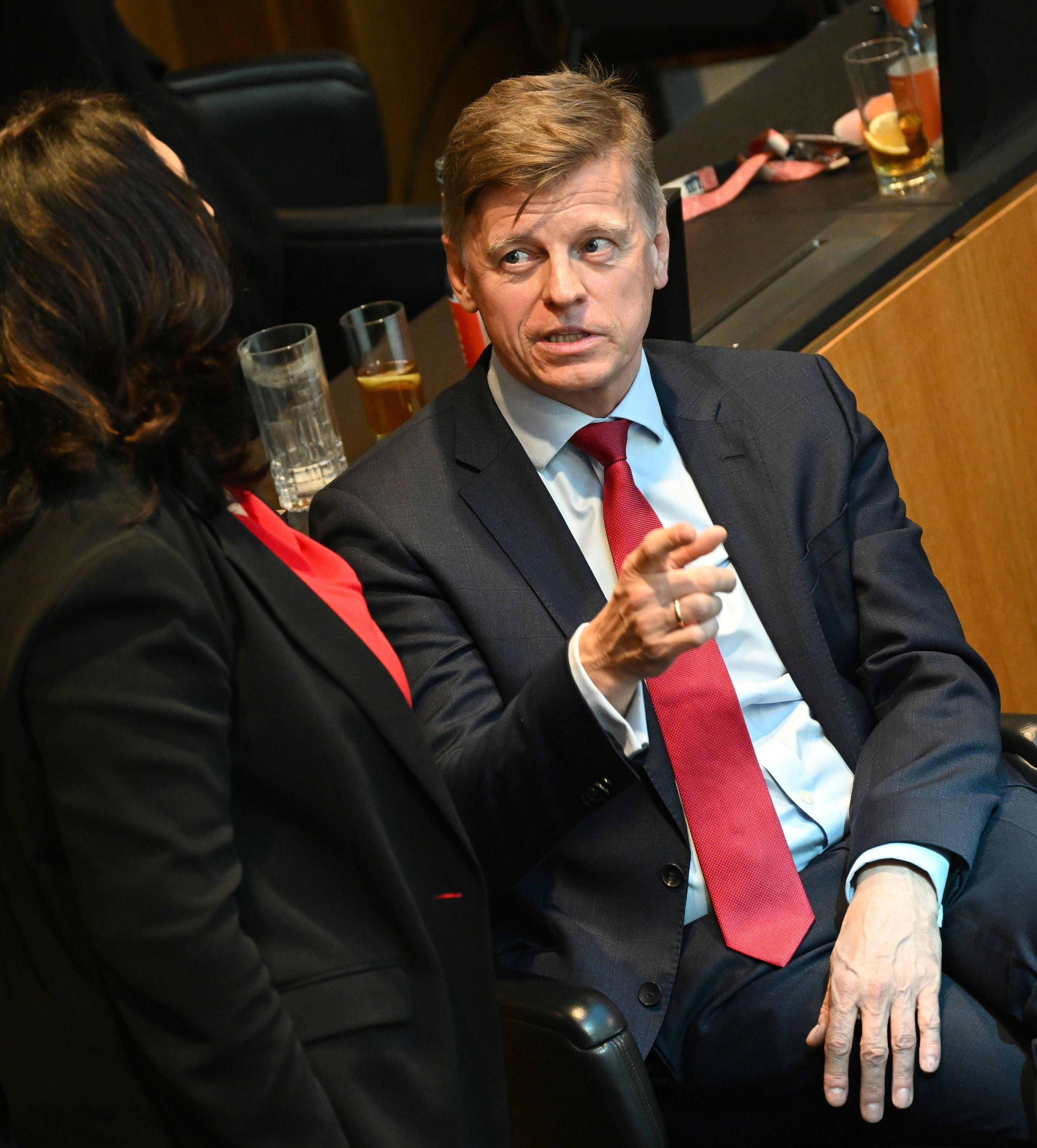 Veit Valentin Dengler (NEOS) bei einer Sitzung des Nationalrats im Parlament in Wien.