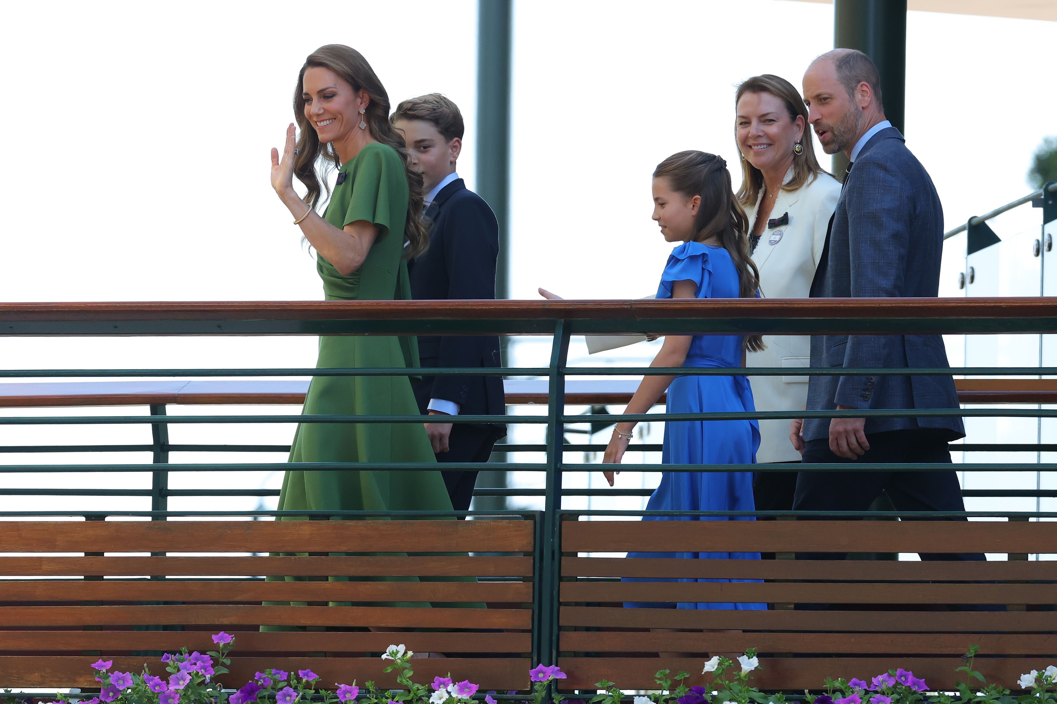 Kate und William mit George und Charlotte sowie Carol Middleton