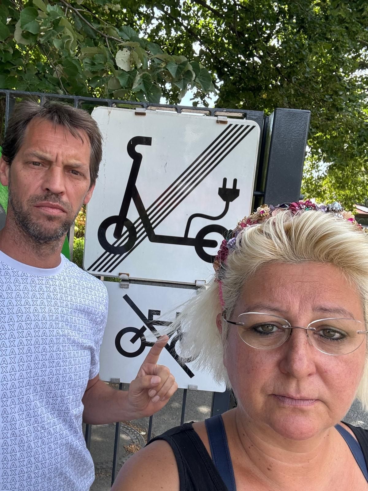 Verena und Josef sind auch ein paar Tage nach der Attacke unter Schock.