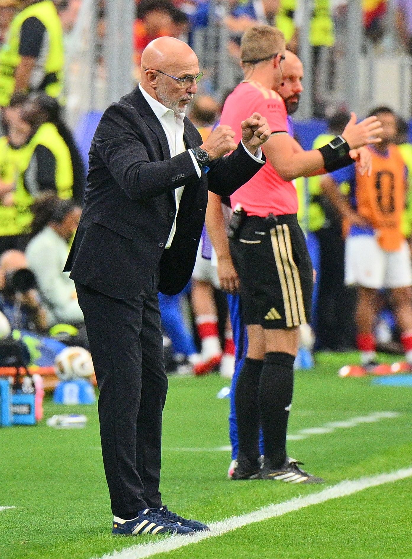 epa13111633 Spain's head coach Luis de la Fuente during the FIFA World Cup 2026 semifinals match France against Spain, in Dallas, USA, 14 July 2026. EPA/SAM WASSON