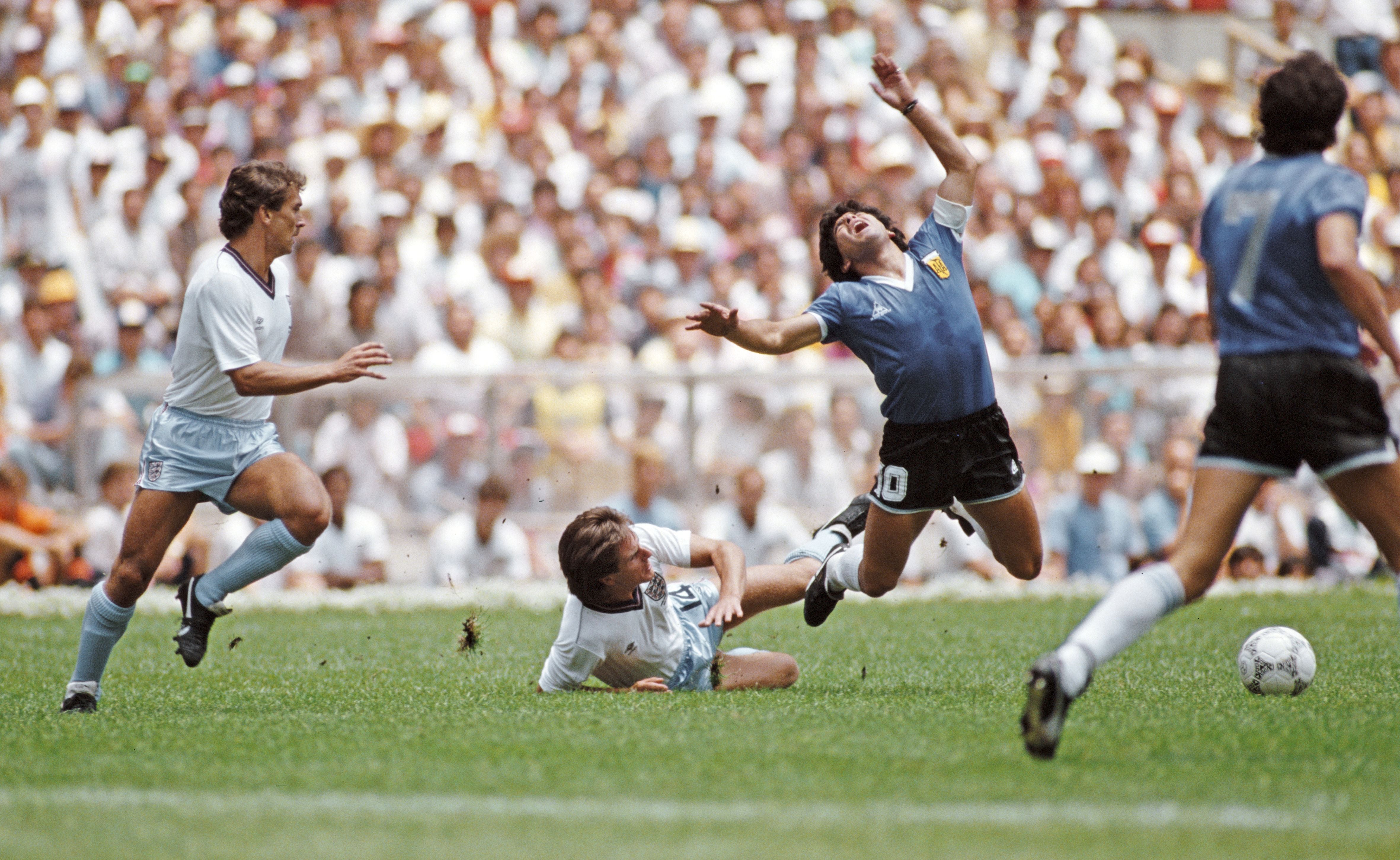 Terry Fenwick foult Diego Maradona 1986