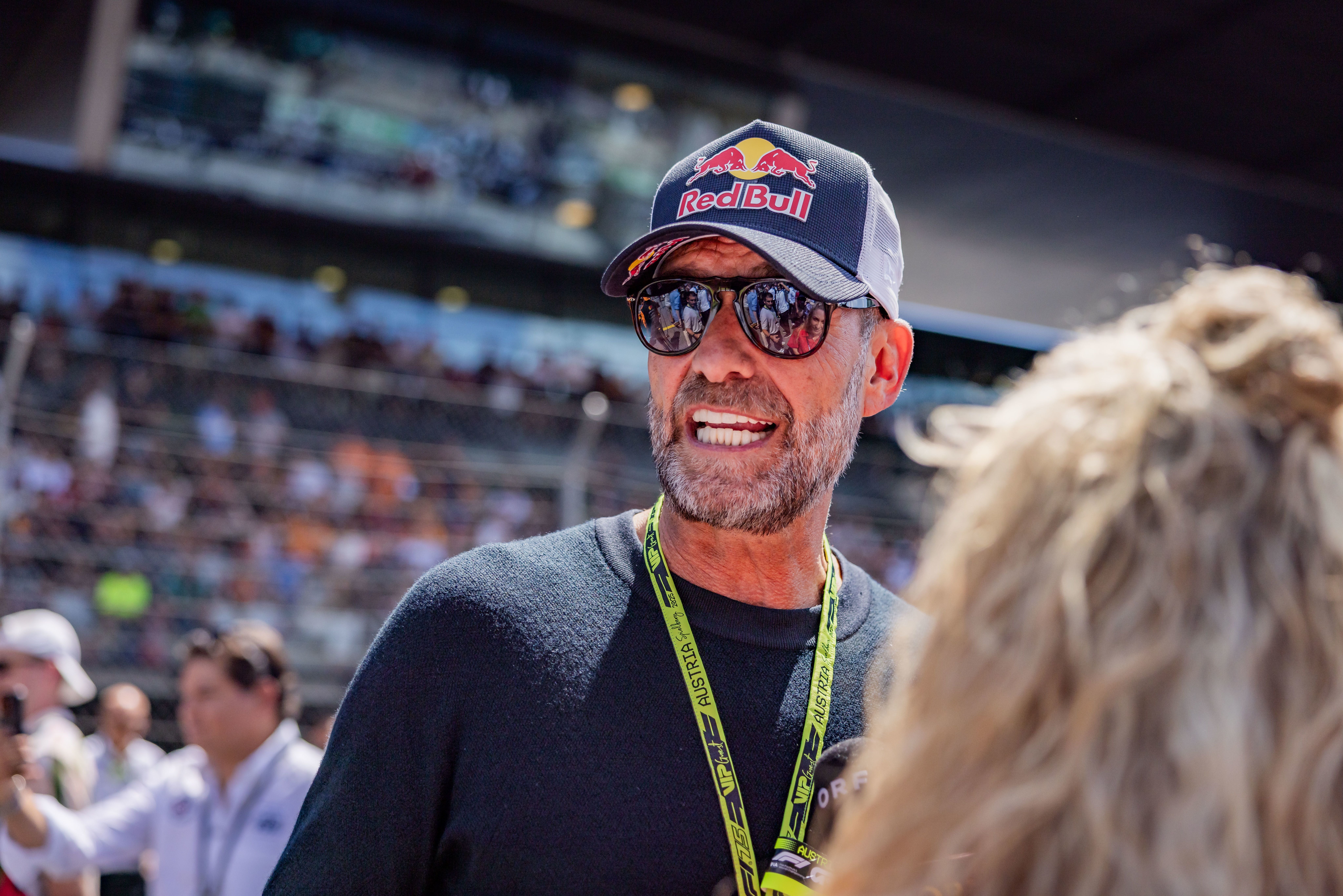 Noch trägt Klopp Red Bull am Kopf.