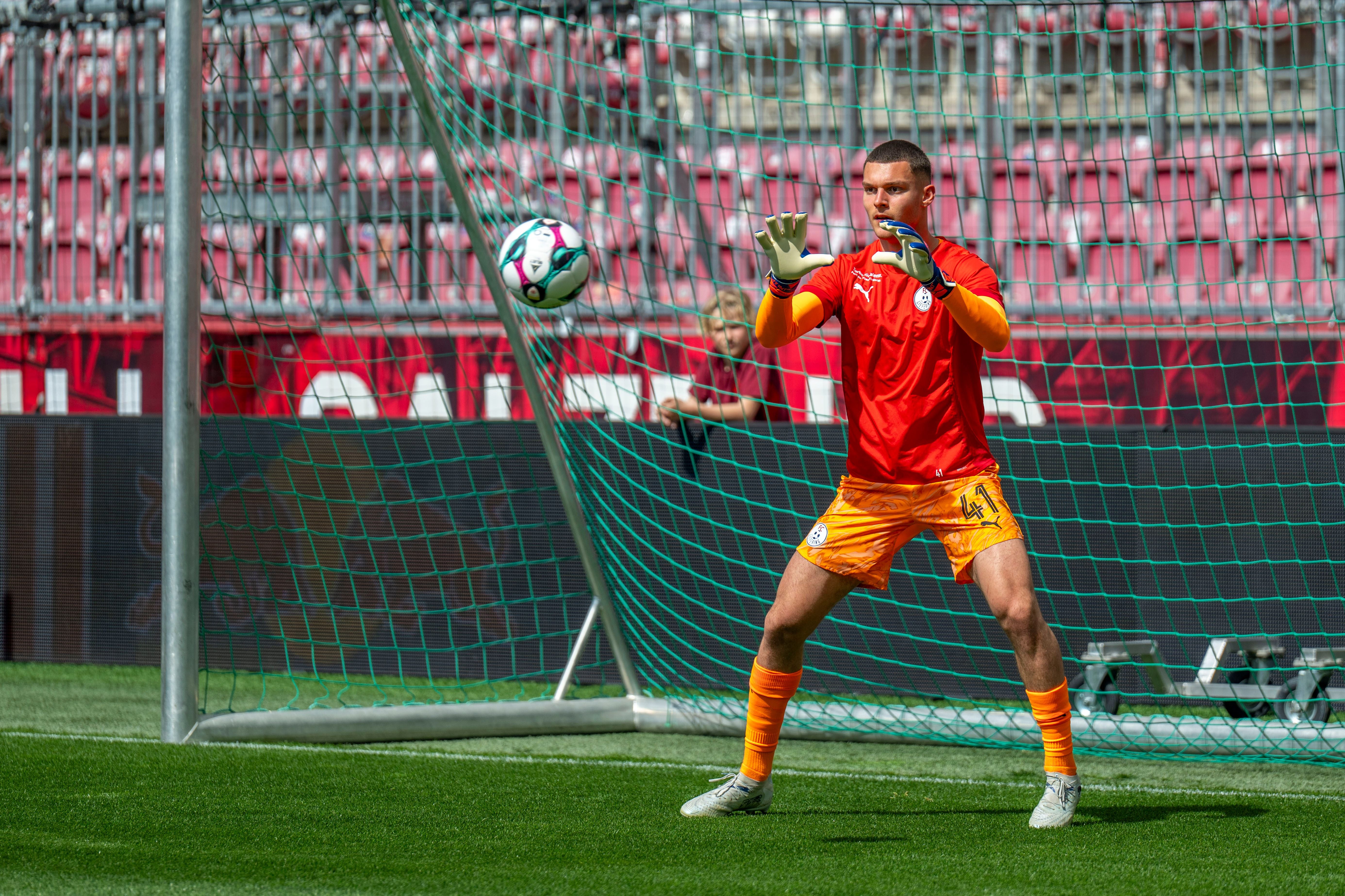 Christian Zawieschitzky soll bei Red Bull Salzburg seine Fangsicherheit beweisen.
