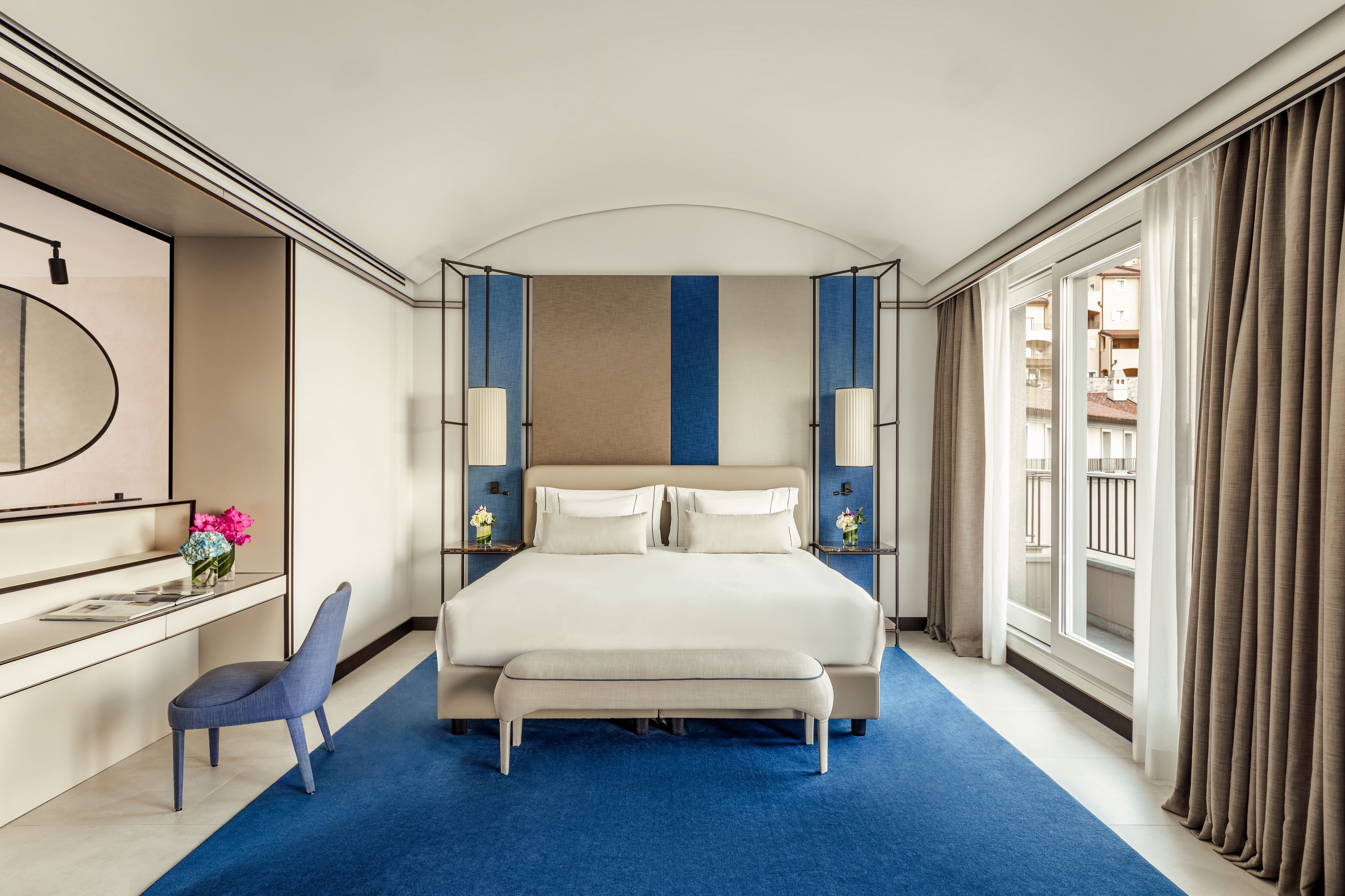Bei der Gestaltung der luxuriös ausgestatteten Zimmer und Suiten diente die italienische Designikone Gio Ponti als Inspiration. tivolihotels.com