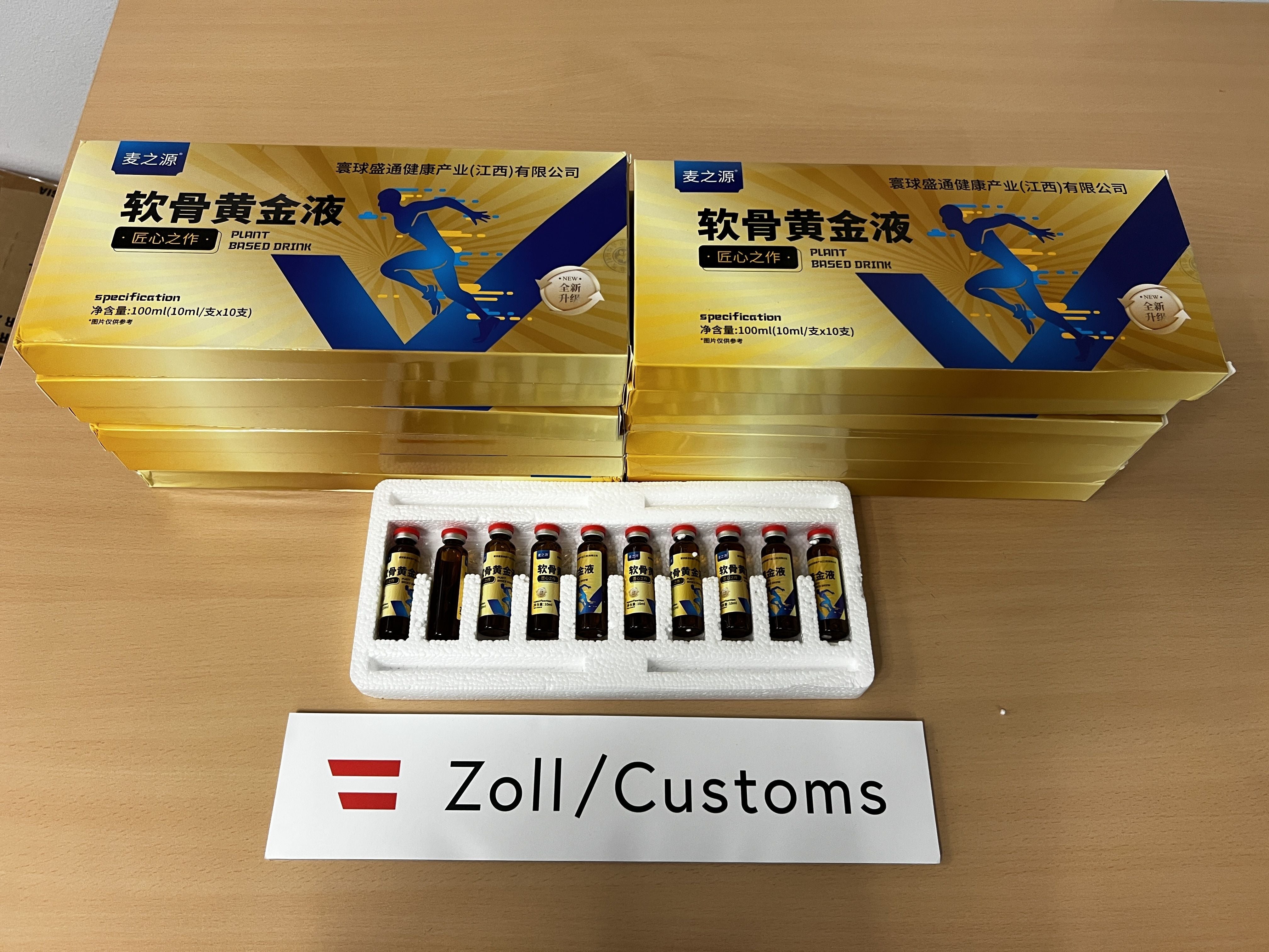 Mehrere goldene Schachteln und Ampullen mit Nahrungsergänzungsmittel bei Zollkontrolle.