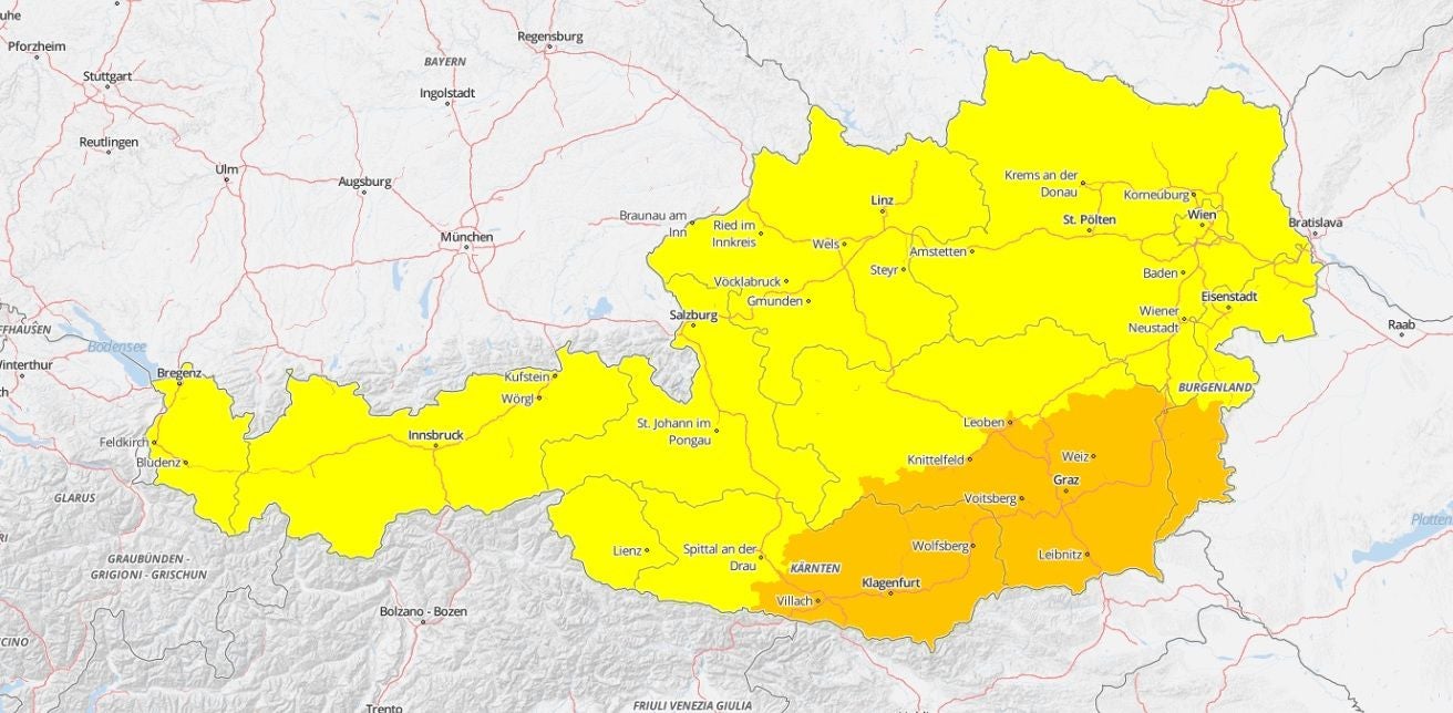Wetterwarnkarte von Österreich mit gelb und orange markierten Regionen.