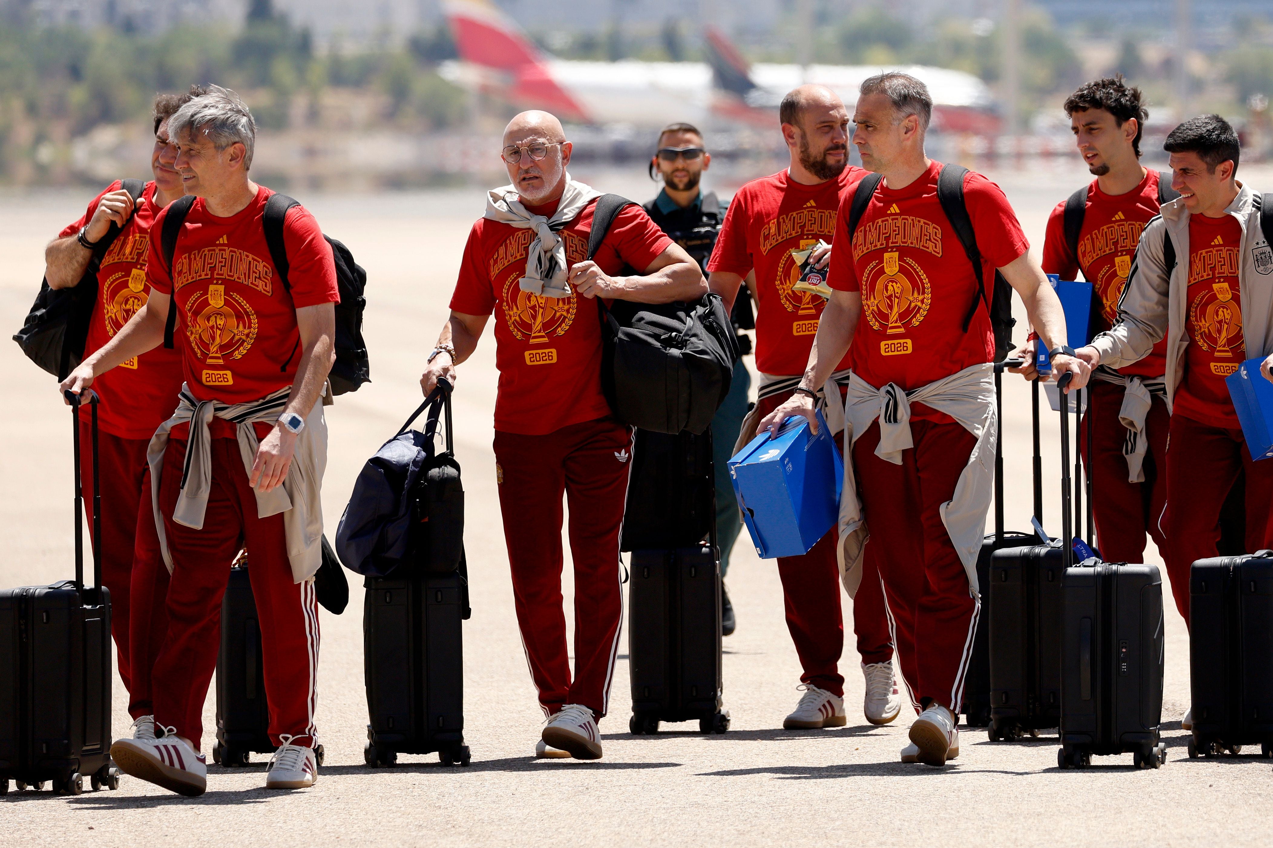 MADRID - JULY 20: Luis de la Fuente, Head Coach of Spain walks from the plane as the Spanish team arrive at Adolfo Suarez Madrid–Barajas Airport ahead of the FIFA World Cup 2026 Trophy parade on July 20, 2026 in Madrid, Spain. The final match of the FIFA World Cup 2026 was held at New York New Jersey Stadium in New Jersey between Spain and Argentina. (Photo by Pablo Blazquez Dominguez/Getty Images)