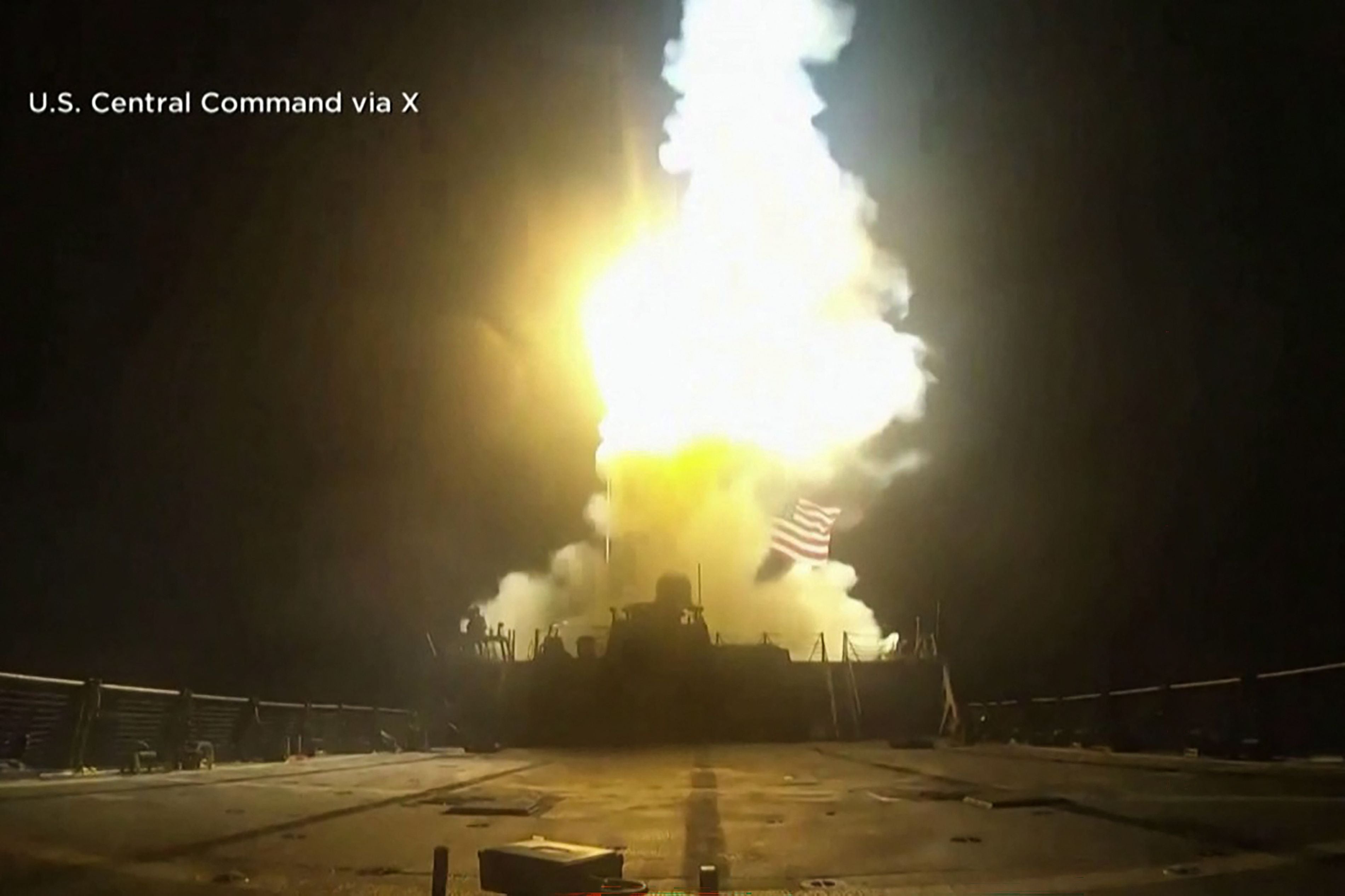 Dieser Screenshot zeigt nach Angaben des US-Militärs eine Welle von Präzisionsschlägen auf strategische iranische Militärstützpunkte.