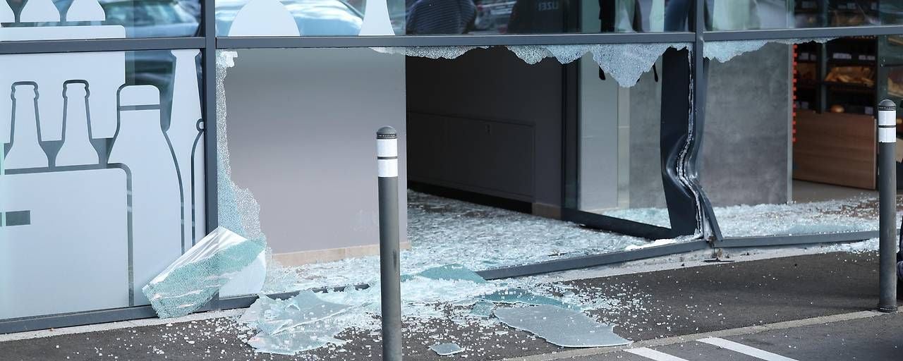 Zerborste Glasfront