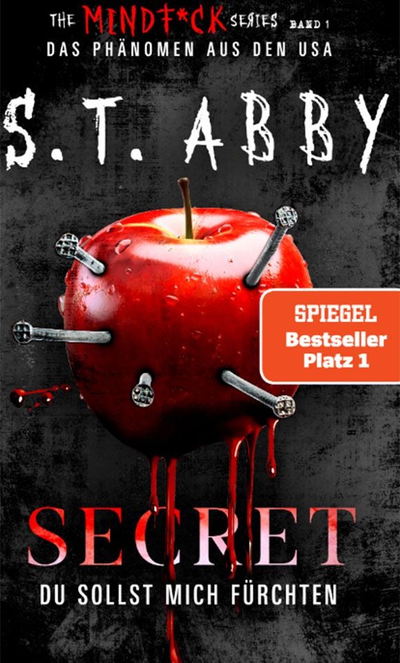 Blutiger Apfel mit Nägeln und Buchcover-Text, Thriller: "Secret – Du sollst mich fürchten".