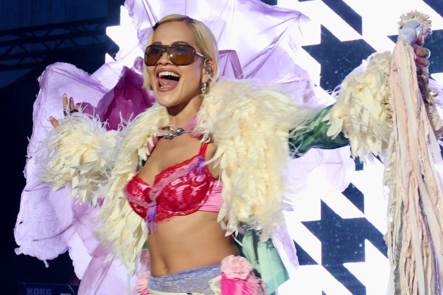 Rita Ora bei ihrem Auftritt auf der Donauinsel.
