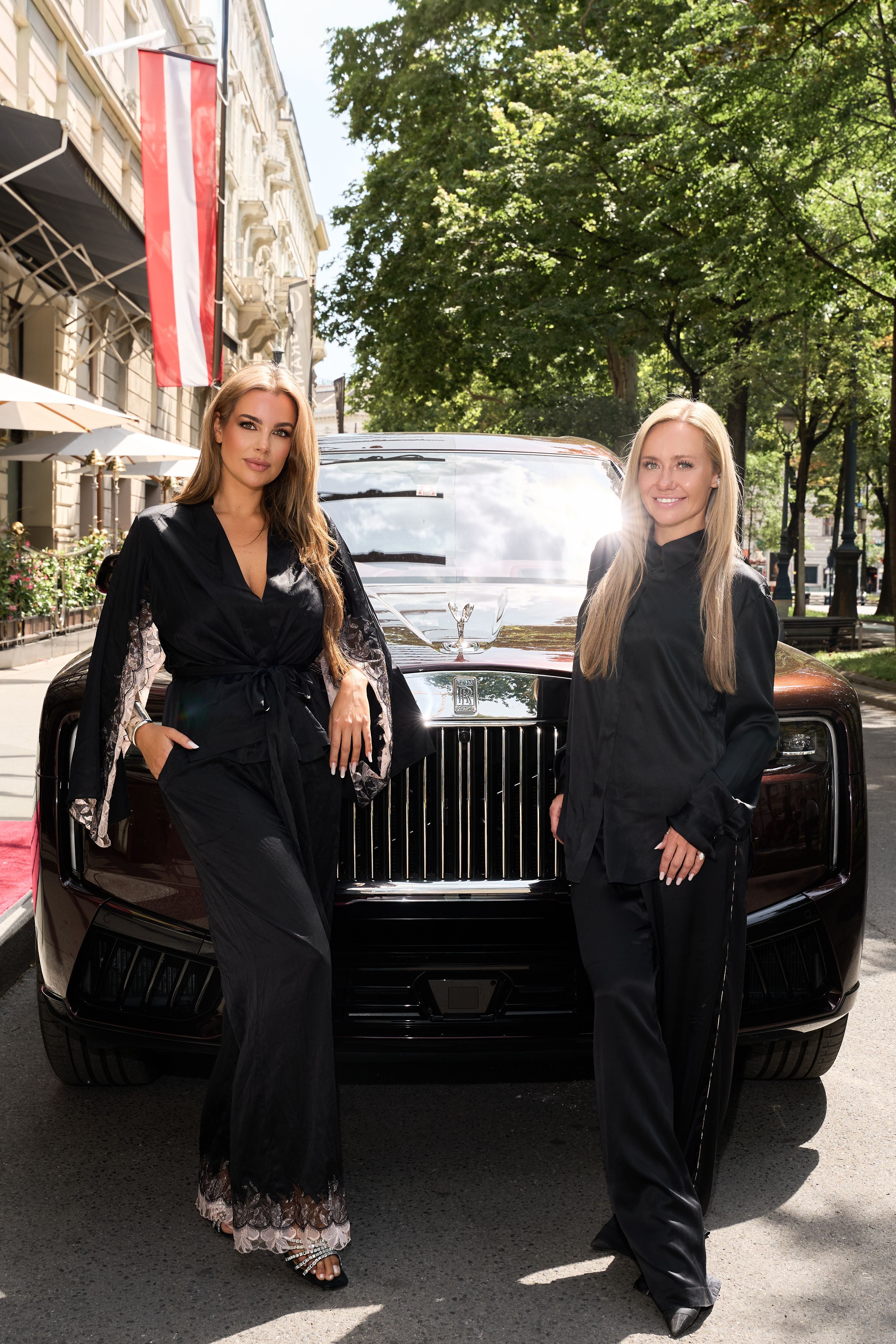 Nadine Mirada mit Agenturchefin Lilly Kondratenko