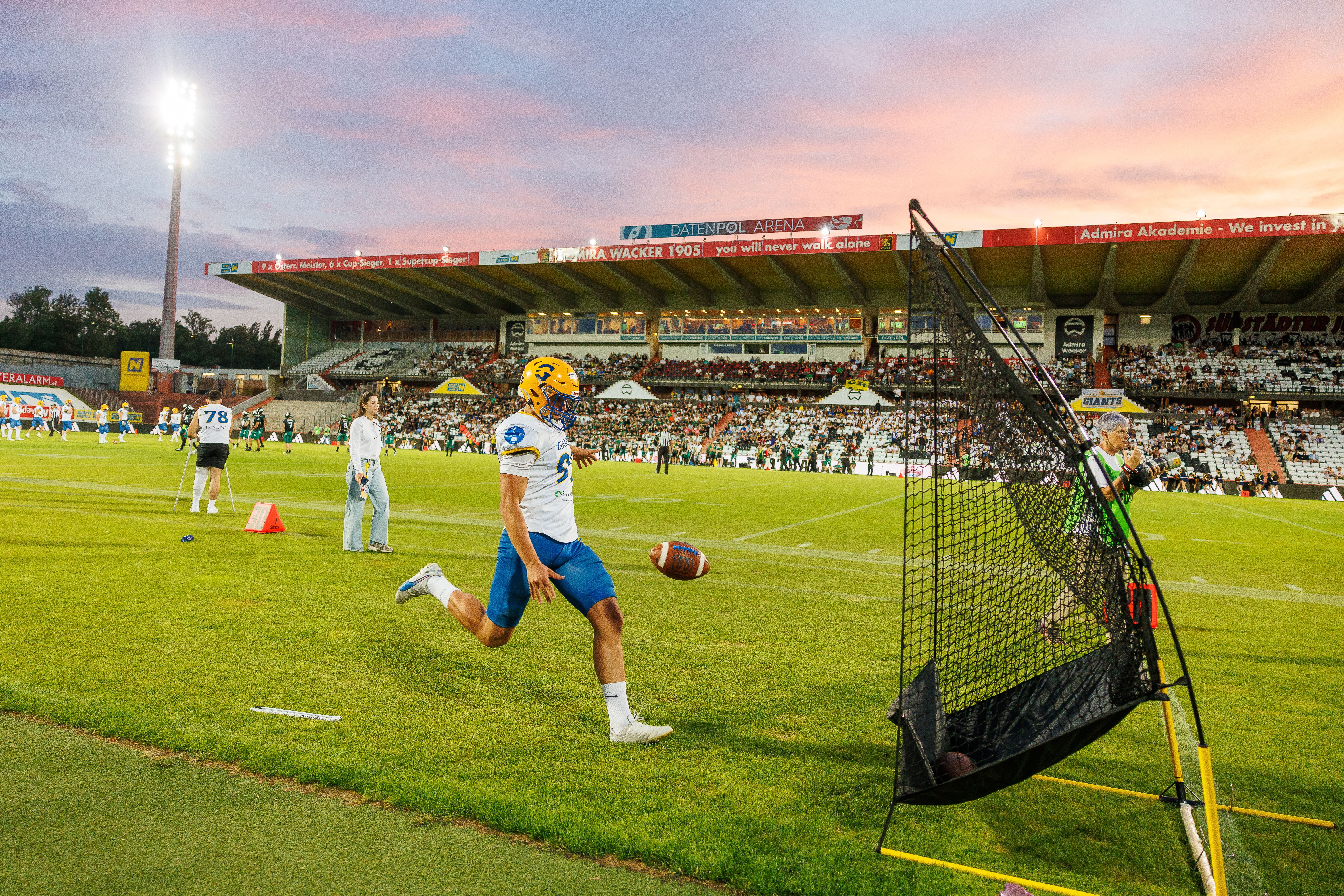 ABD0147_20260725 - MARIA ENZERSDORF - ÖSTERREICH: Ein Blick auf das Spielfeld am Samstag, 25. Juli 2026 während dem Finalspiel der Austrian Bowl XLI zwischen Danube Dragons und Graz Giants in der DATENPOL Arena in Maria Enzersdorf. - FOTO: APA/FLORIAN WIESER