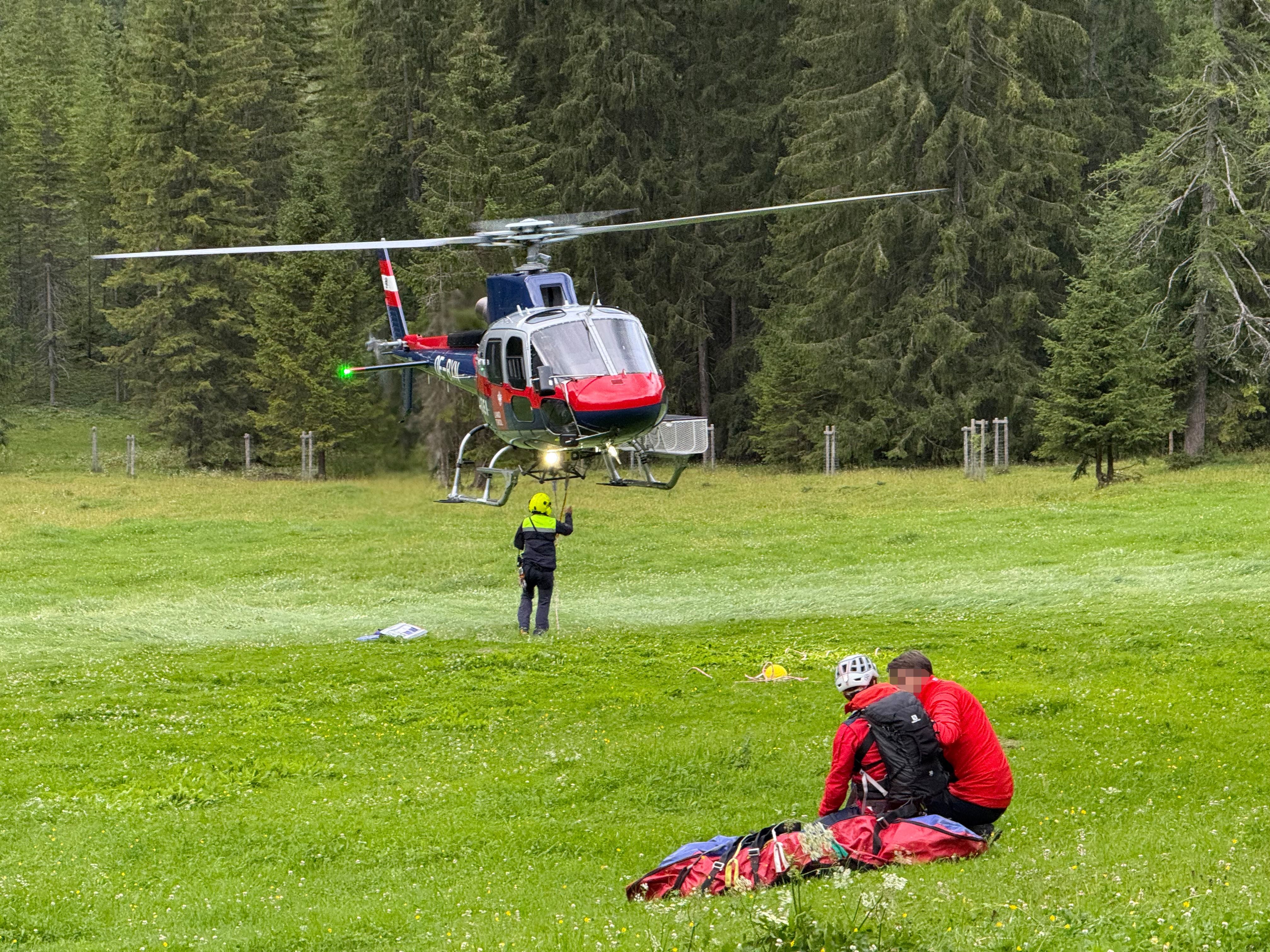 Die Leiche und ein unmittelbarer wurden mit dem Heli ins Tal geflogen.
