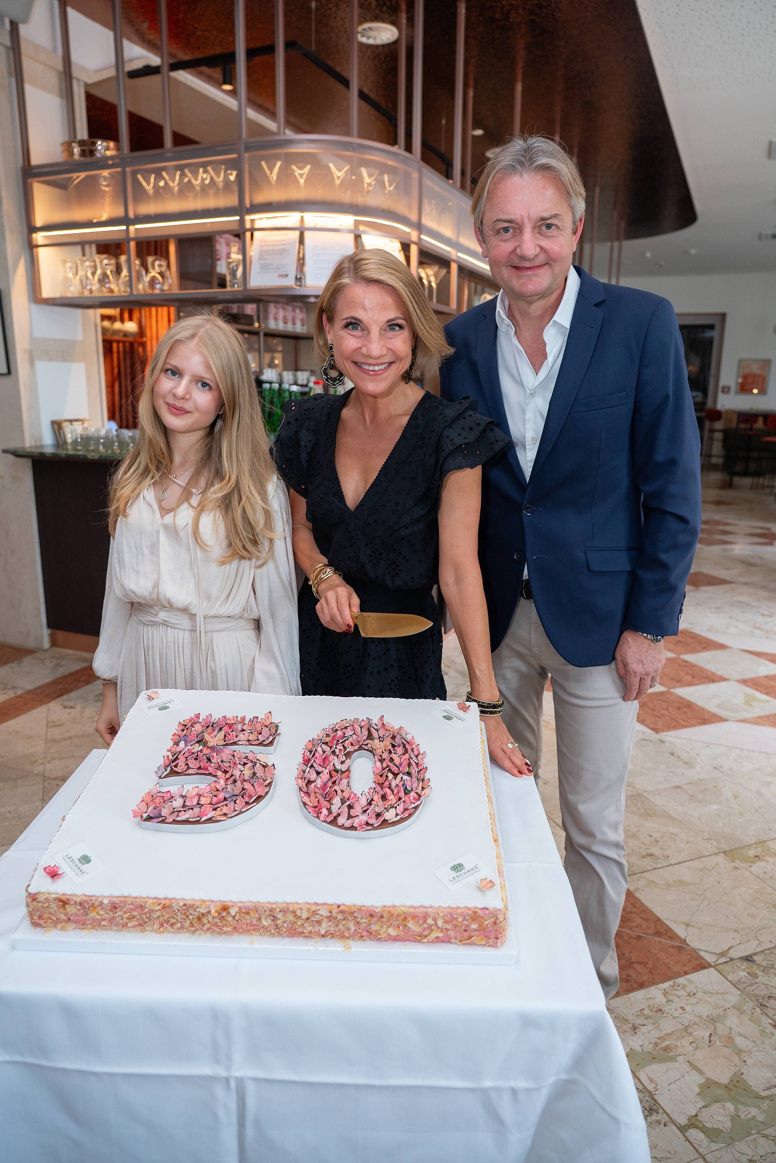 Kristina Sprenger mit Gerald Gerstbauer und Tochter Rosa