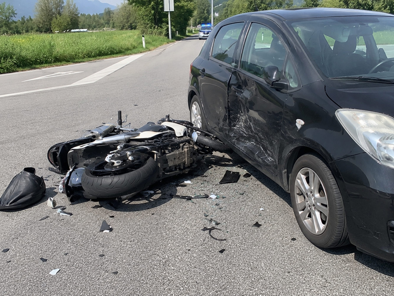 Junge Fraukam mit dem Motortrad in den Gegenverkehr (Illustration Polizei Istrien)