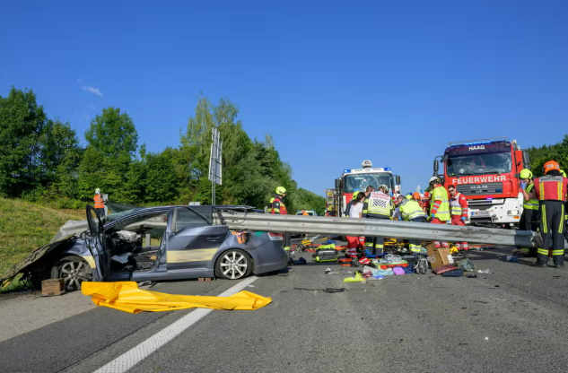 Ein tödlicher Unfall auf der Westautobahn, bei dem zwei Männer ums Leben kamen.