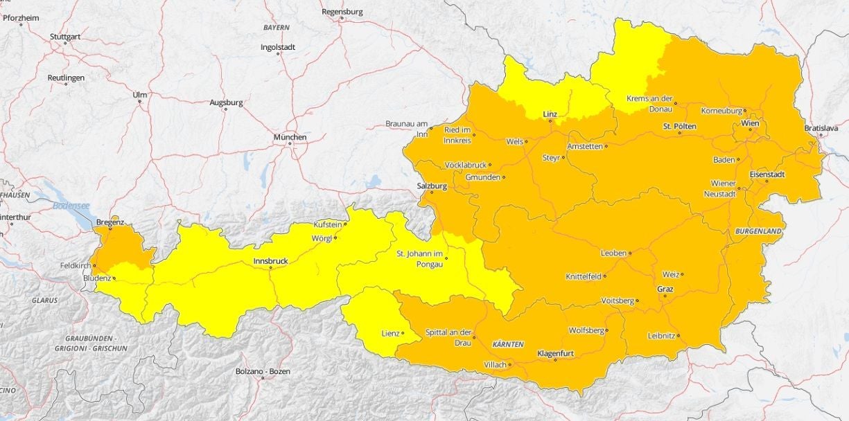 Wetterwarnkarte für Österreich mit Regionen in Gelb und Orange von Geosphere Austria.