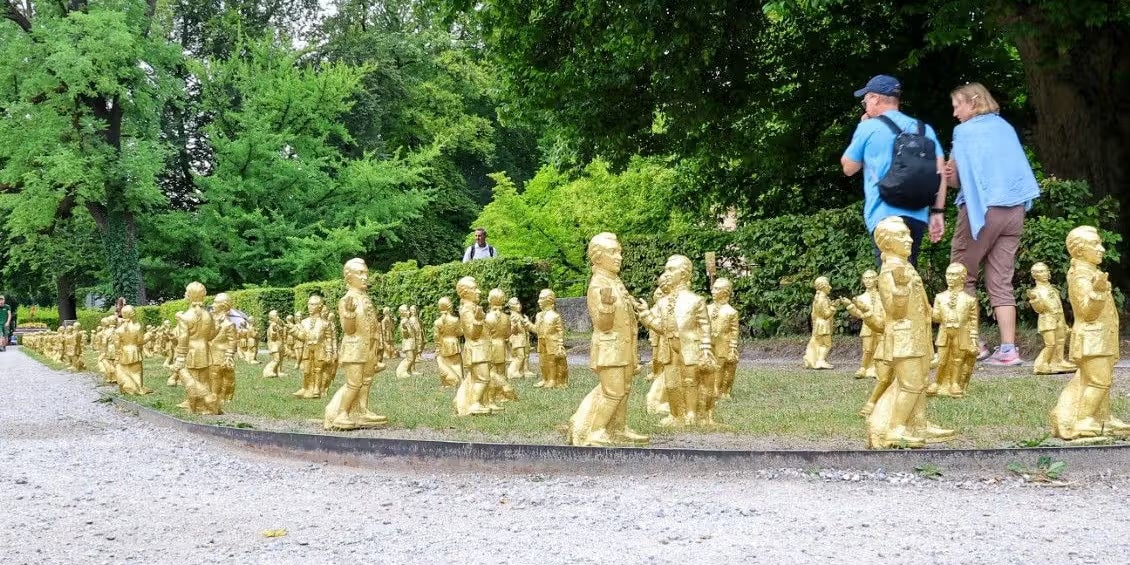 Mozartstatuen