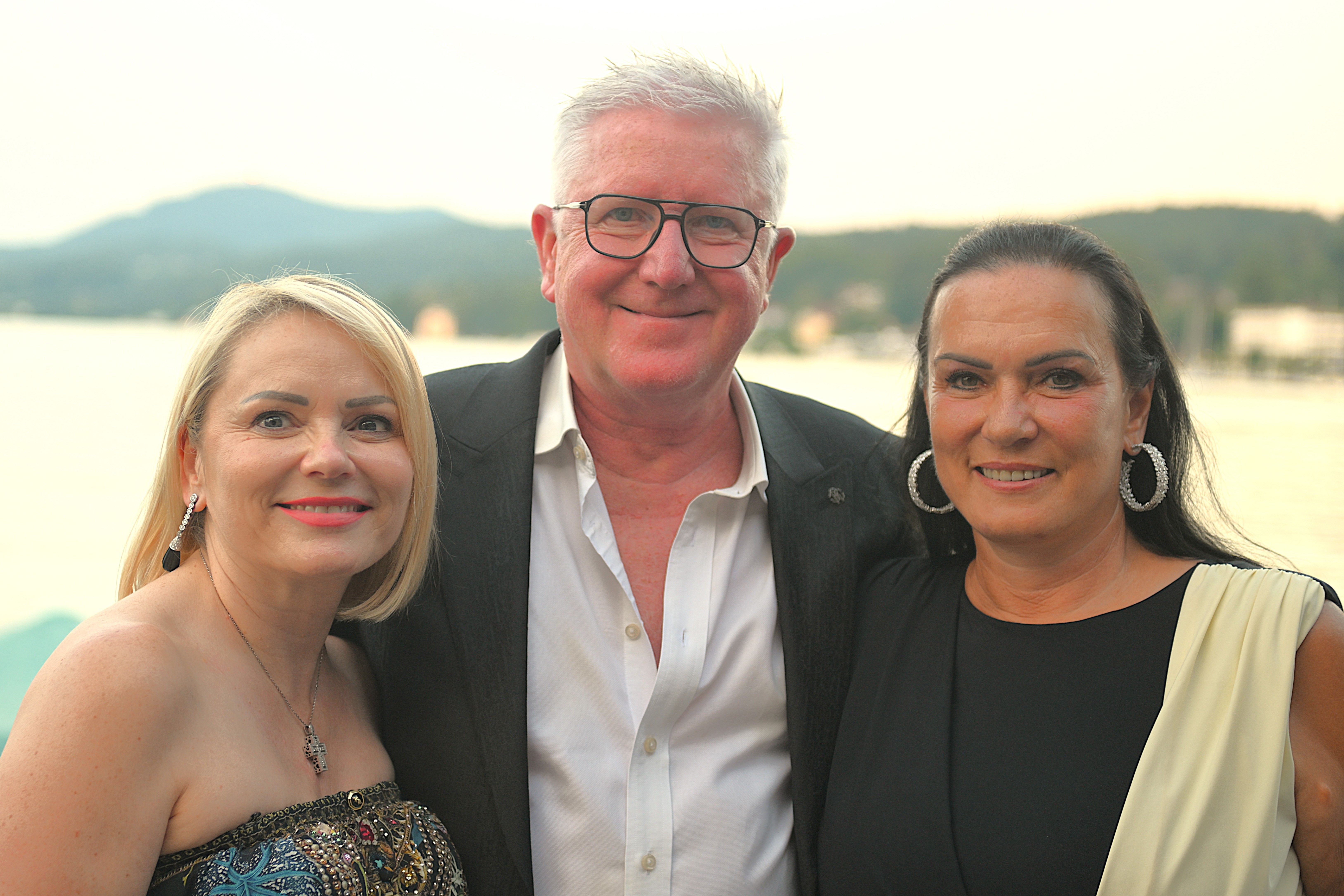 Manuela und Ernst Fischer mit Brigitte Glock
