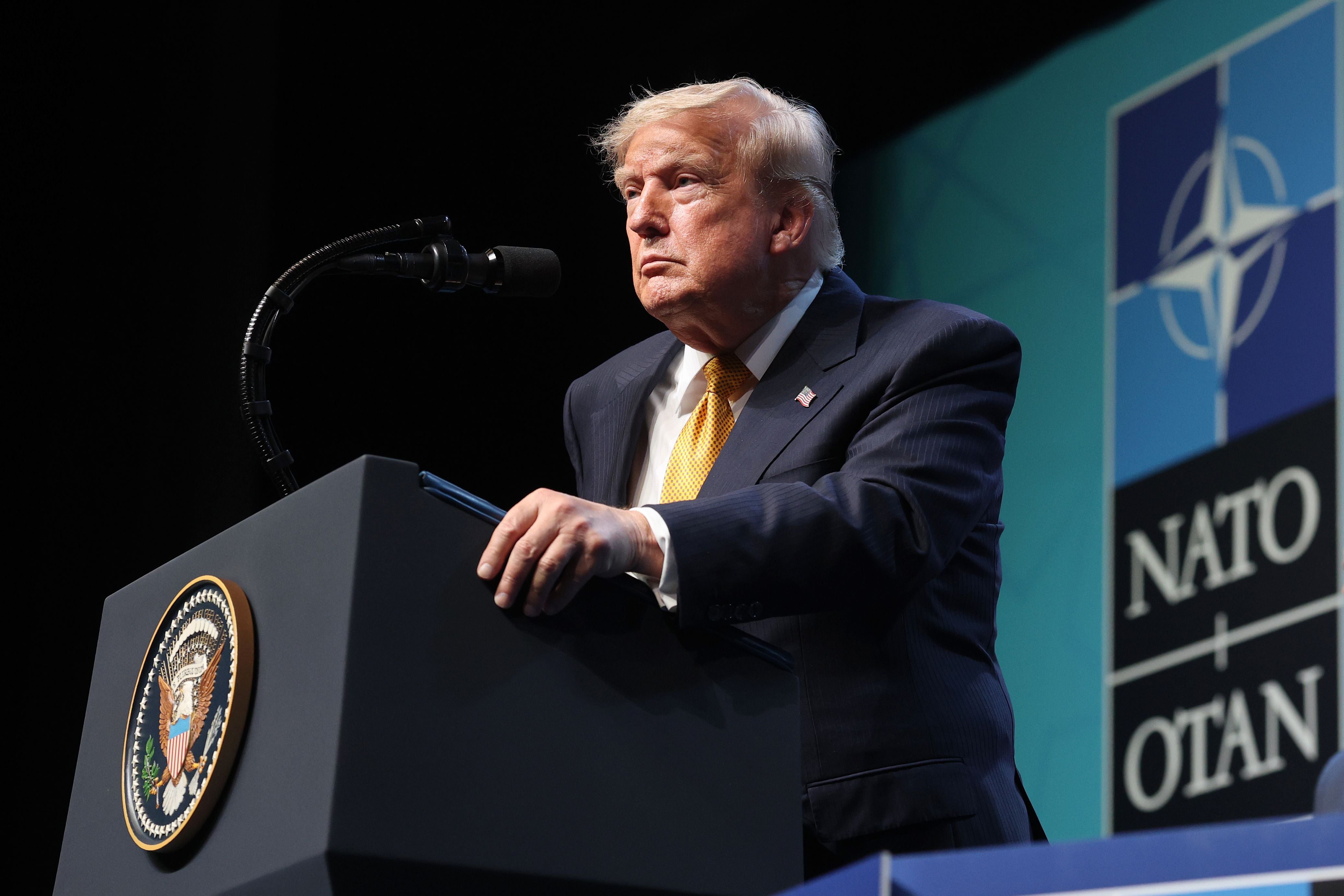 U.S. Präsident Donald Trump spricht bei einer NATO-Pressekonferenz.