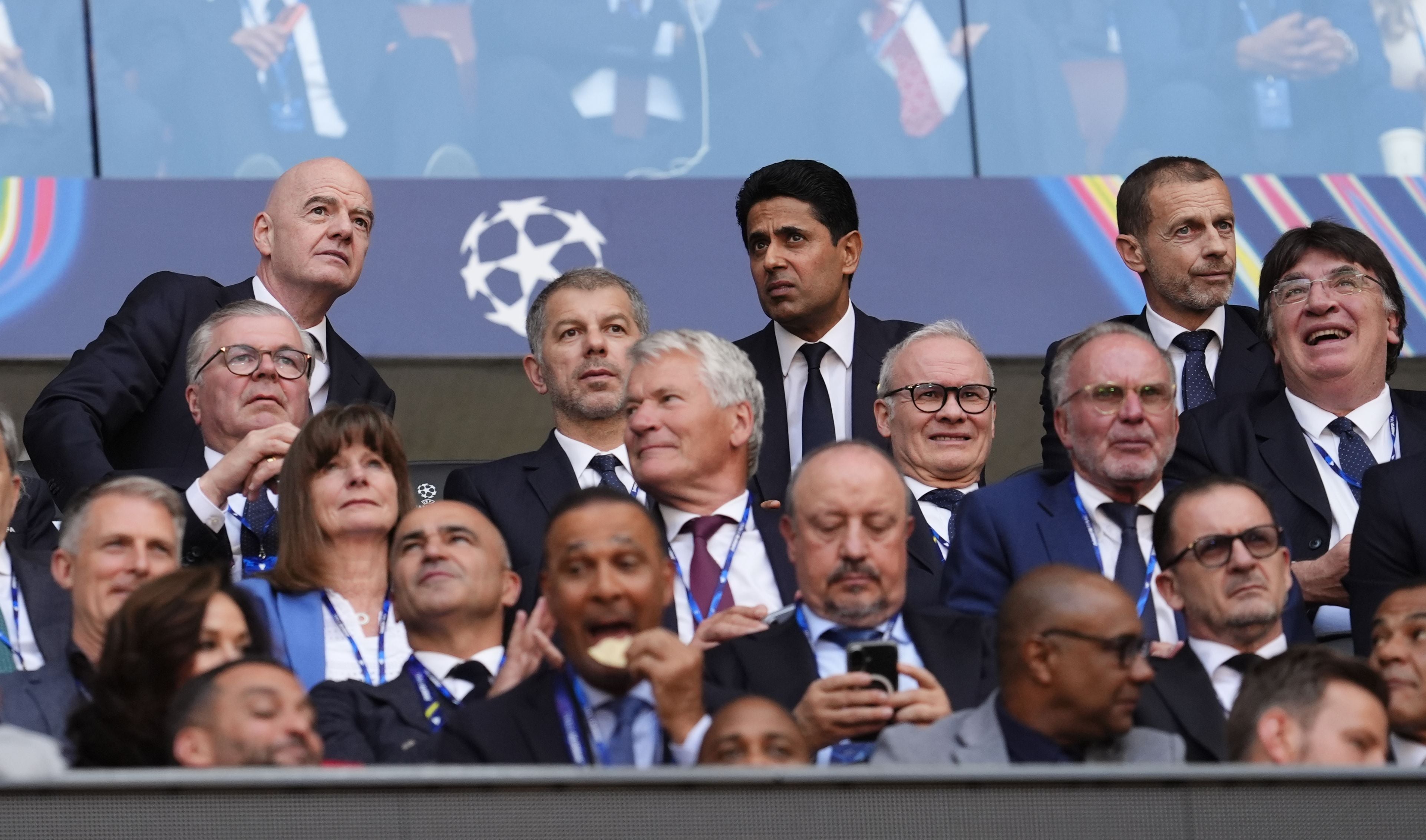 Ganz oben: FIFA-Präsident Infantino, PSG-Präsident Al-Khelaifi und UEFA-Präsident Ceferin