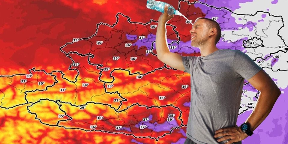 Verschwitzter Mann kühlt sich mit Wasser vor einer Wetterkarte mit hohen Temperaturen ab.