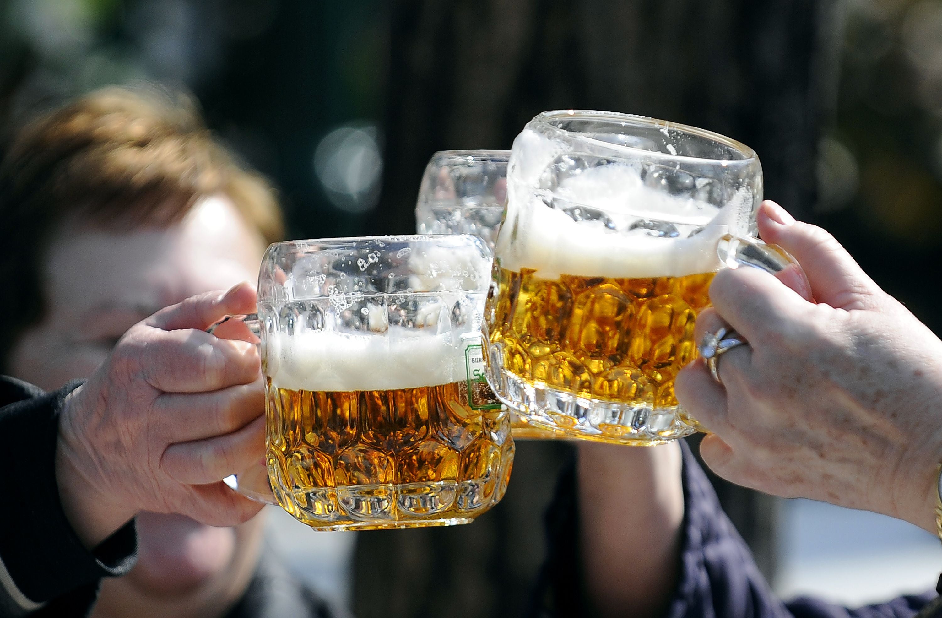 Mit regionalen Bieren wird gerne angestoßen!