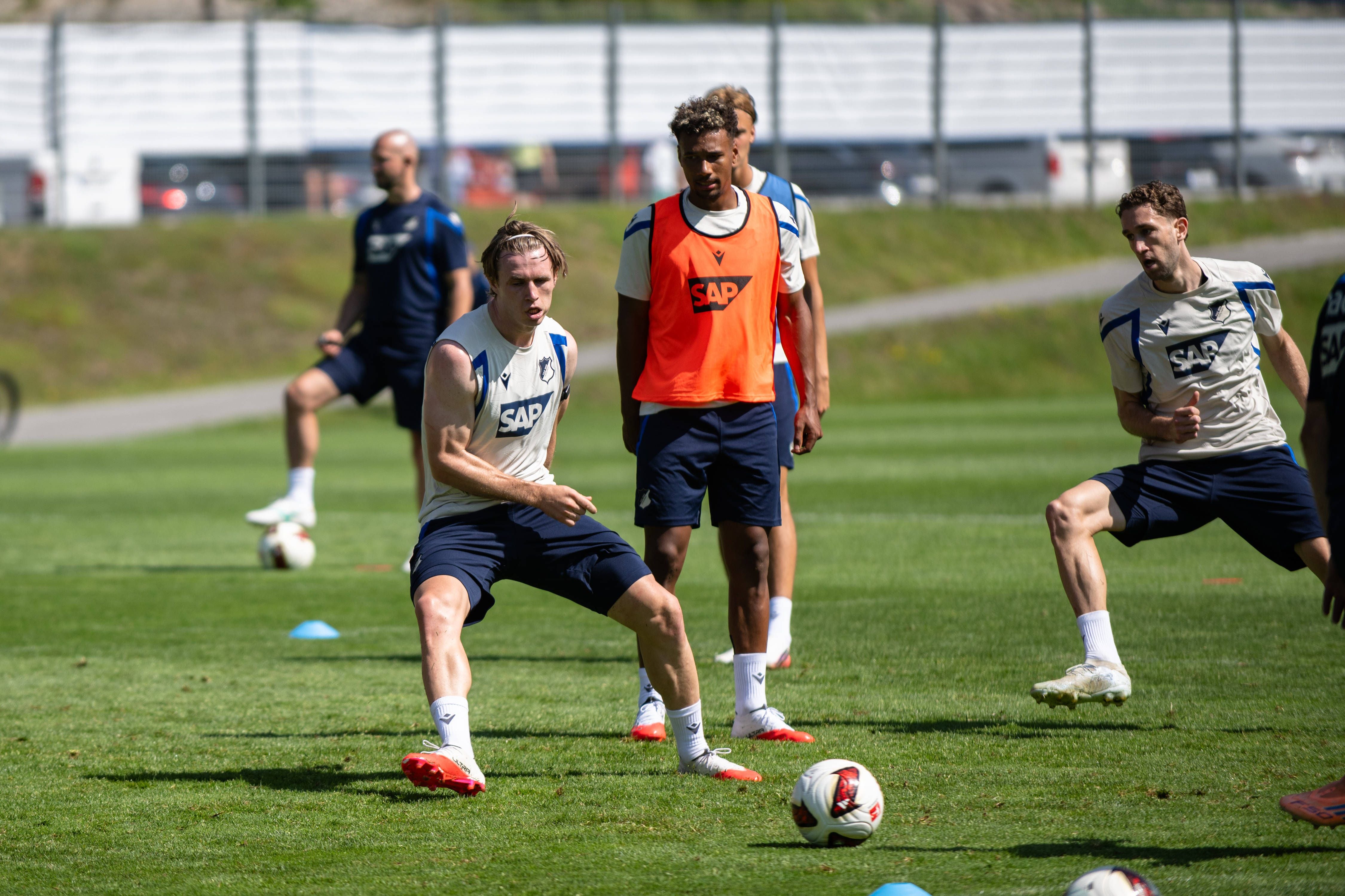 Patrick Wimmer, TSG Hoffenheim, 08 im Spiel 3 gegen 4 Spieler, Mitte TSG Hoffenheim, Fussball, Trainingslager, Saison Vorbereitung, Saison 2026/2027, GER, 05.08.2026, Eibner-Pressefoto/Andreas Ulmer TSG Hoffenheim, Fussball, Trainingslager, Saison Vorbereitung, Saison 2026/2027, GER, 05.08.2026, *** Patrick Wimmer, TSG Hoffenheim, No. 8 in a 3-on-4 drill, center TSG Hoffenheim, soccer, training camp, preseason, 20262027 season, GER, August 5, 2026, Eibner Press Photo by Andreas Ulmer, TSG Hoffenheim, soccer, training camp, preseason, 20262027 season, GER, August 5, 2026, Copyright: xEibner-Pressefoto/AndreasxUlmerx EP_AUR