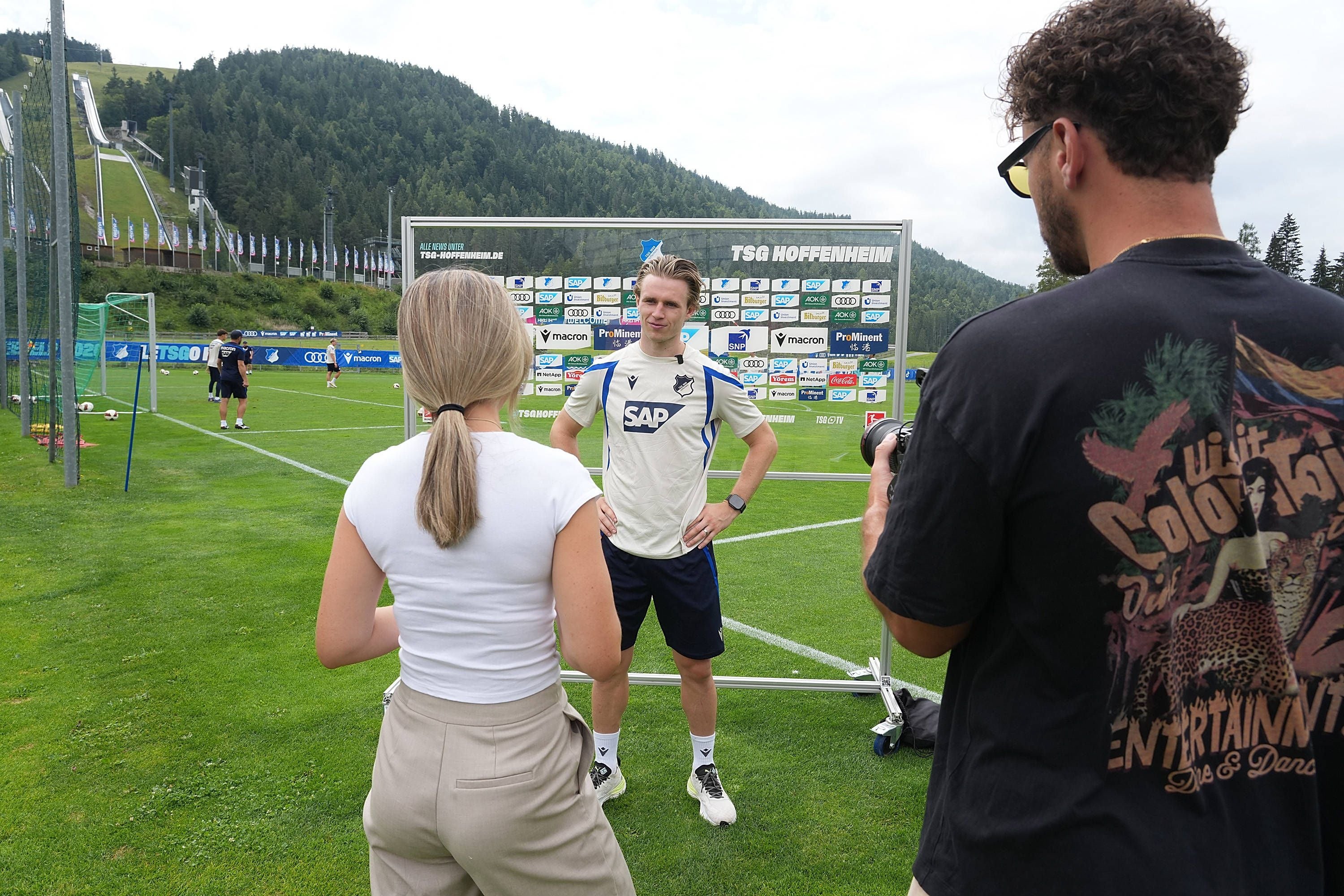 Patrick Wimmer von TSG Hoffenheim im Interview auf dem Trainingsplatz in Seefeld.