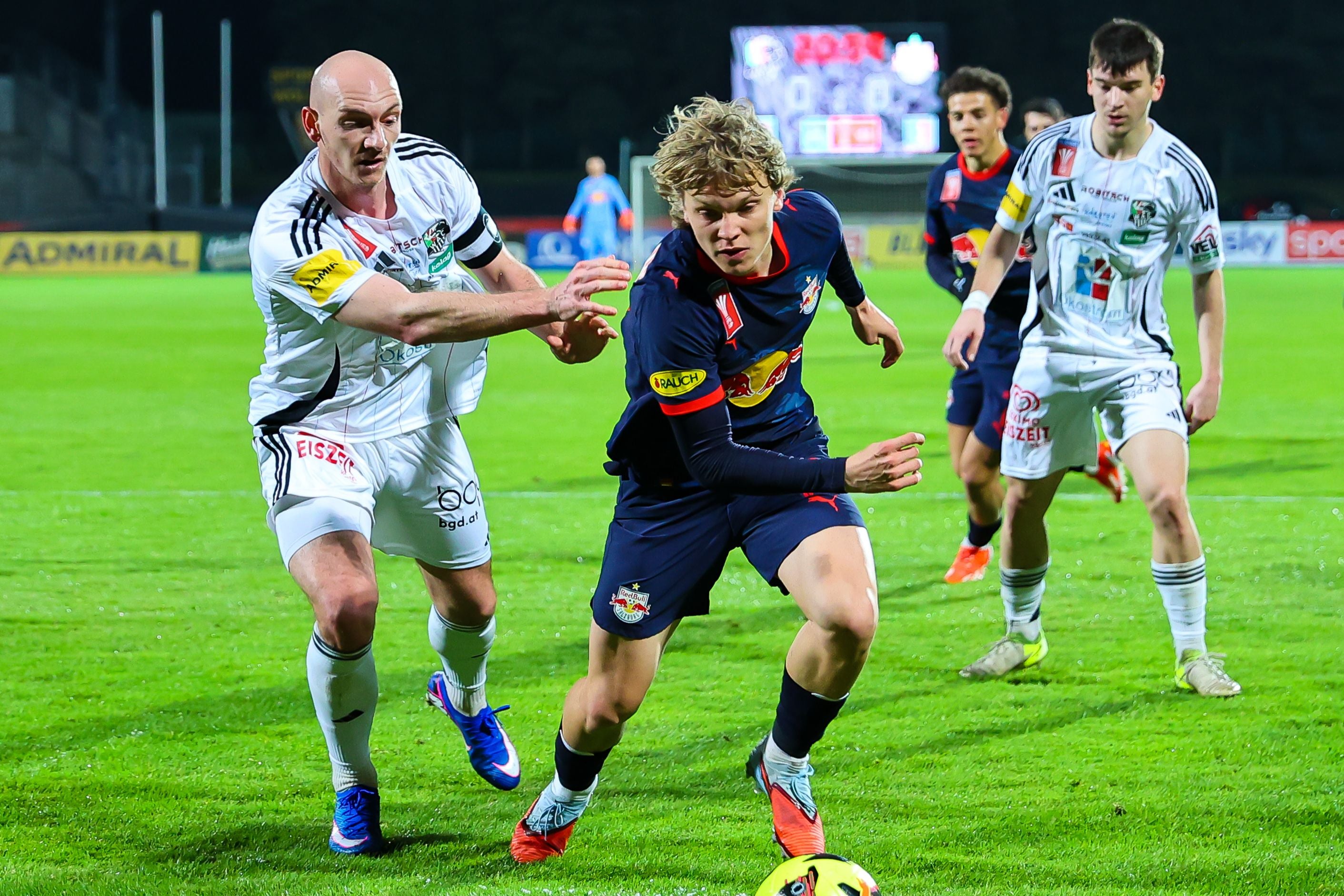 Salzburgs Frans Krätzig gegen den WAC