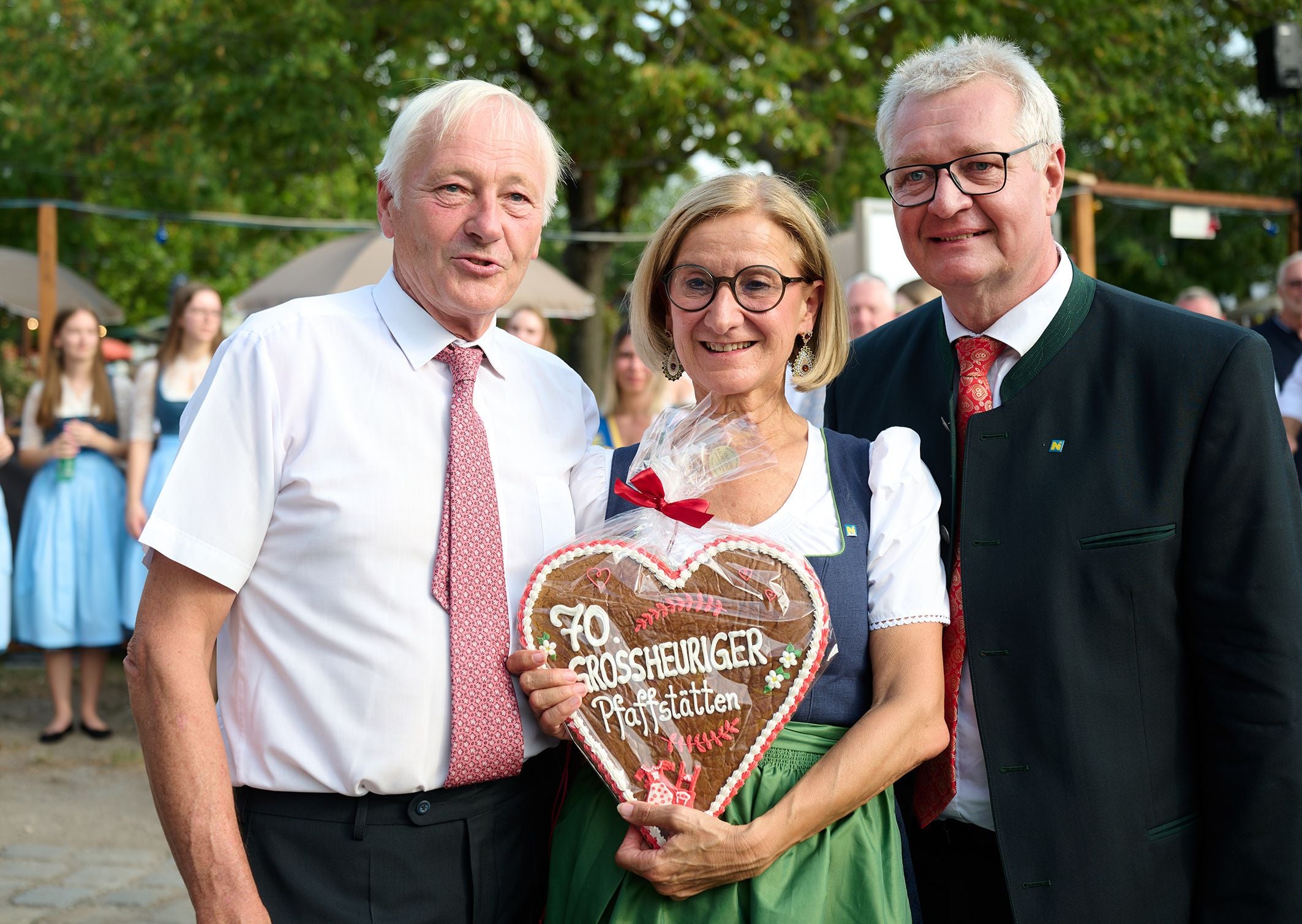 LH Johanna Mikl-Leitner mit (li.) Wolfgang Breyer (Obmann Weinbauverein) und (re.) Bürgermeister Christoph Kainz.