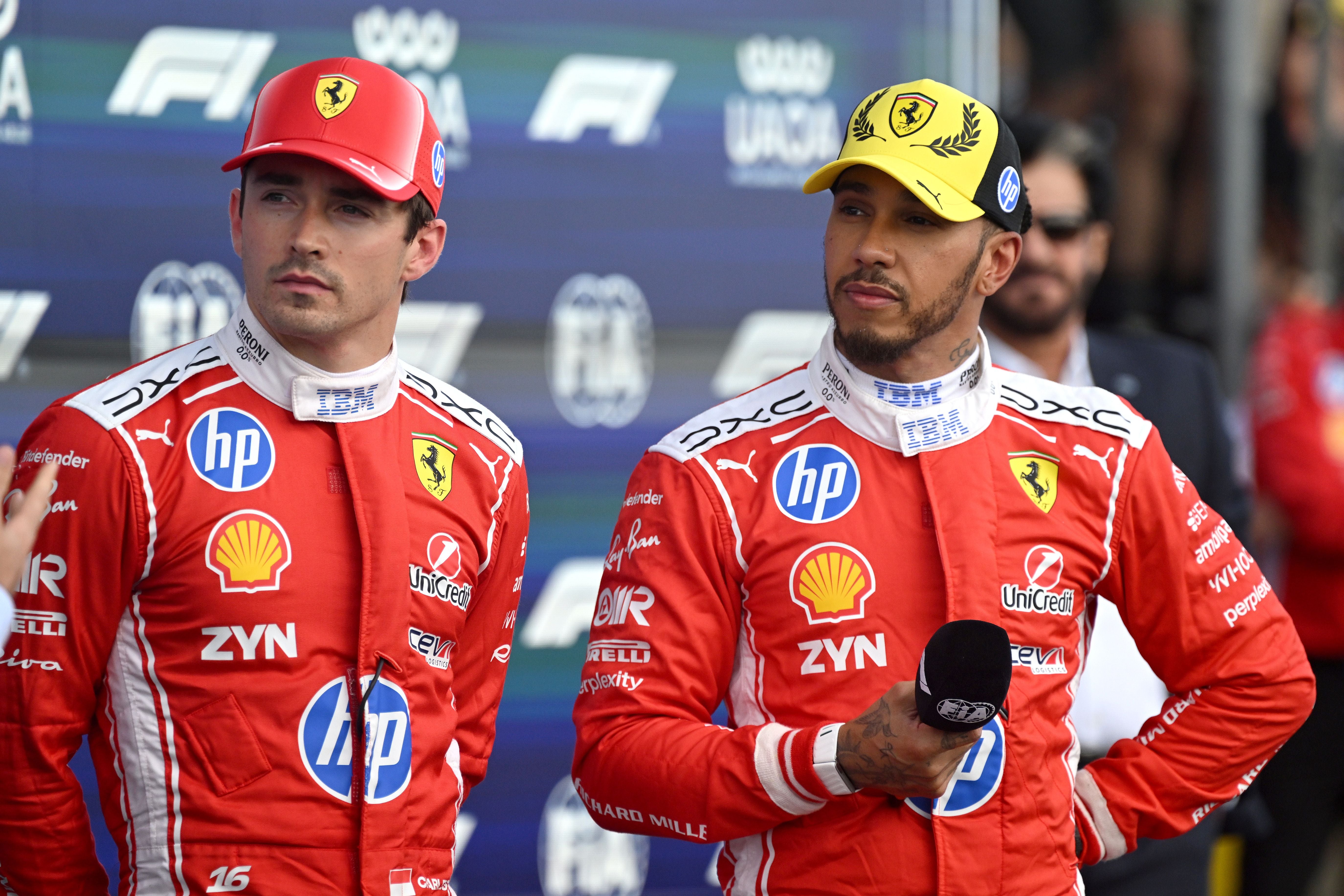 Zwei Ferrari-Fahrer im Rennanzug werden bei der Formel-1-Qualifikation interviewt.
