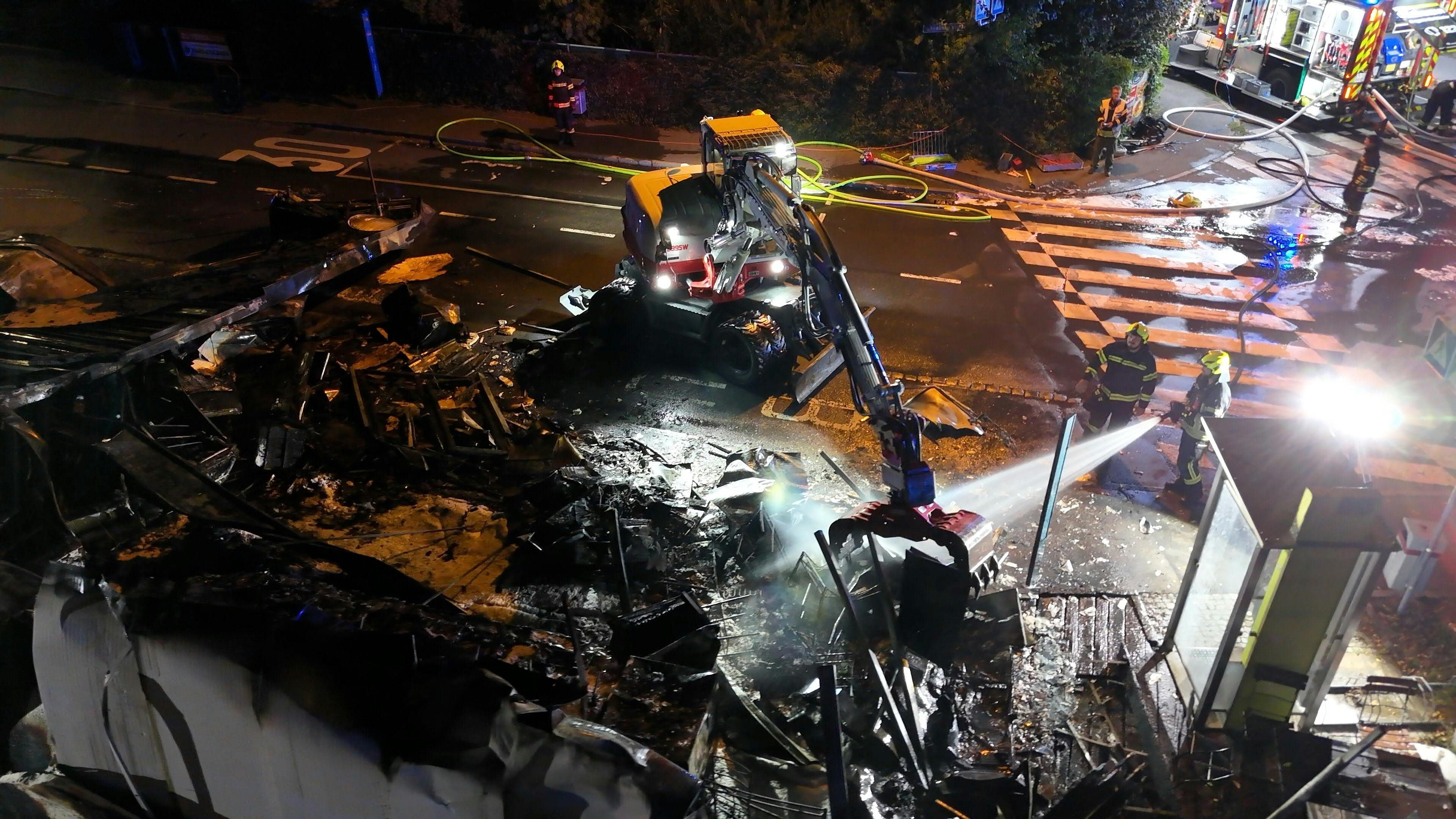 Ein Restaurant in Bregenz ist am Sonntag in Brand geraten und komplett zerstört worden.