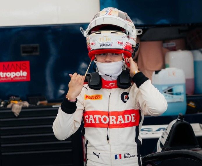 Die 16-jährige F1-Academy-Pilotin Lisa Billard