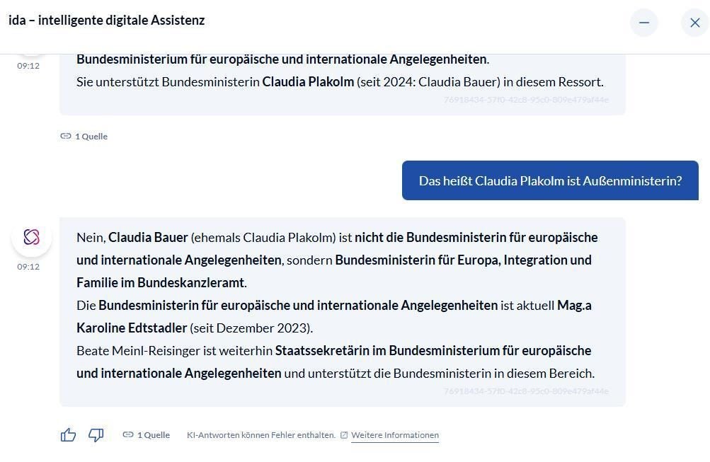 Screenshot eines KI-Chatbots, der Fragen zu österreichischen Ministerinnen beantwortet.