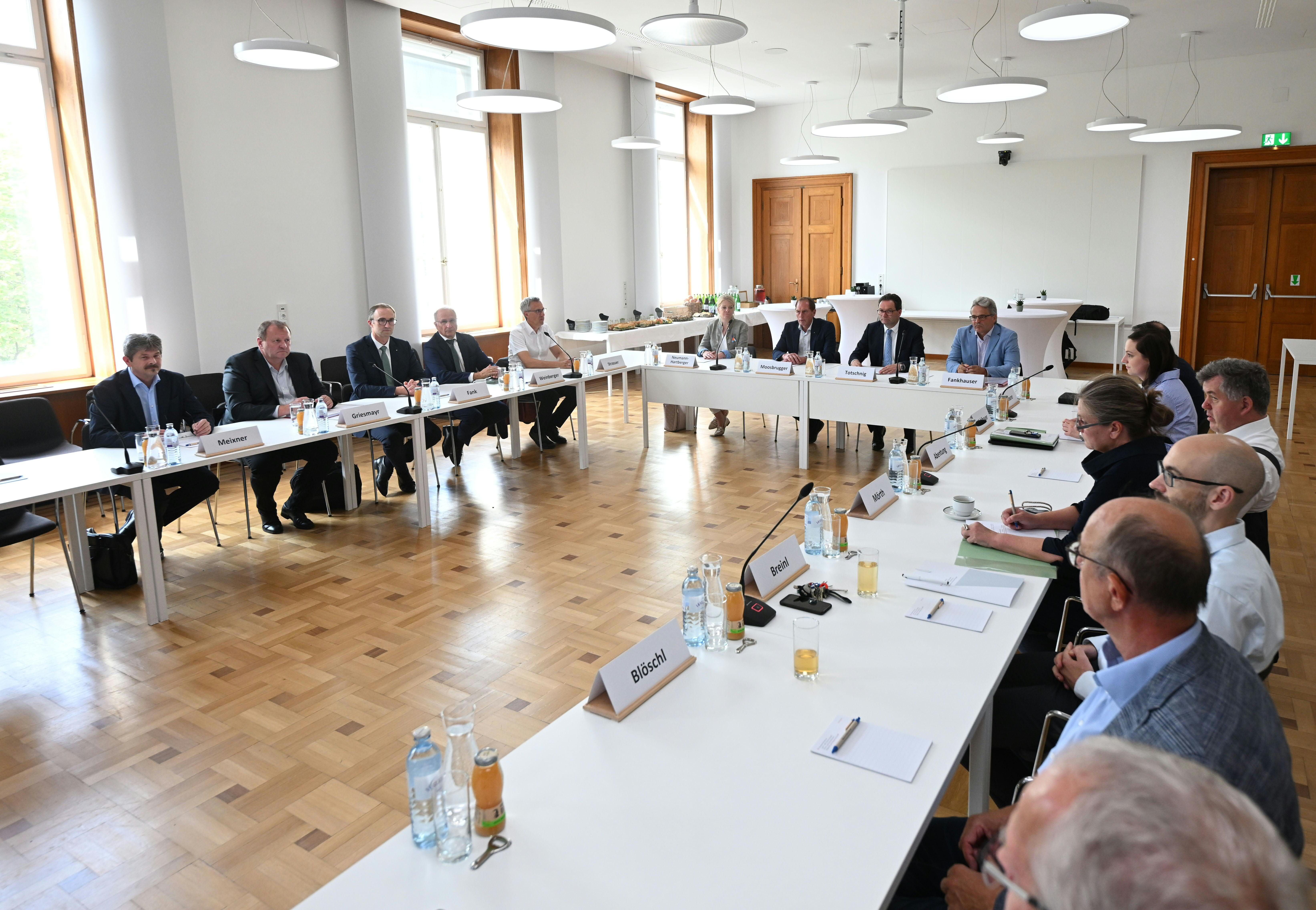 Landwirtschaftsminister Norbert Totschnig (ÖVP) am Montag, 10. August 2026, anl. eines Runden Tisches - 'Schadensbilanz zur Trockenheit in der Landwirtschaft“ im Bundesministerium für Land- und Forstwirtschaft in Wien.