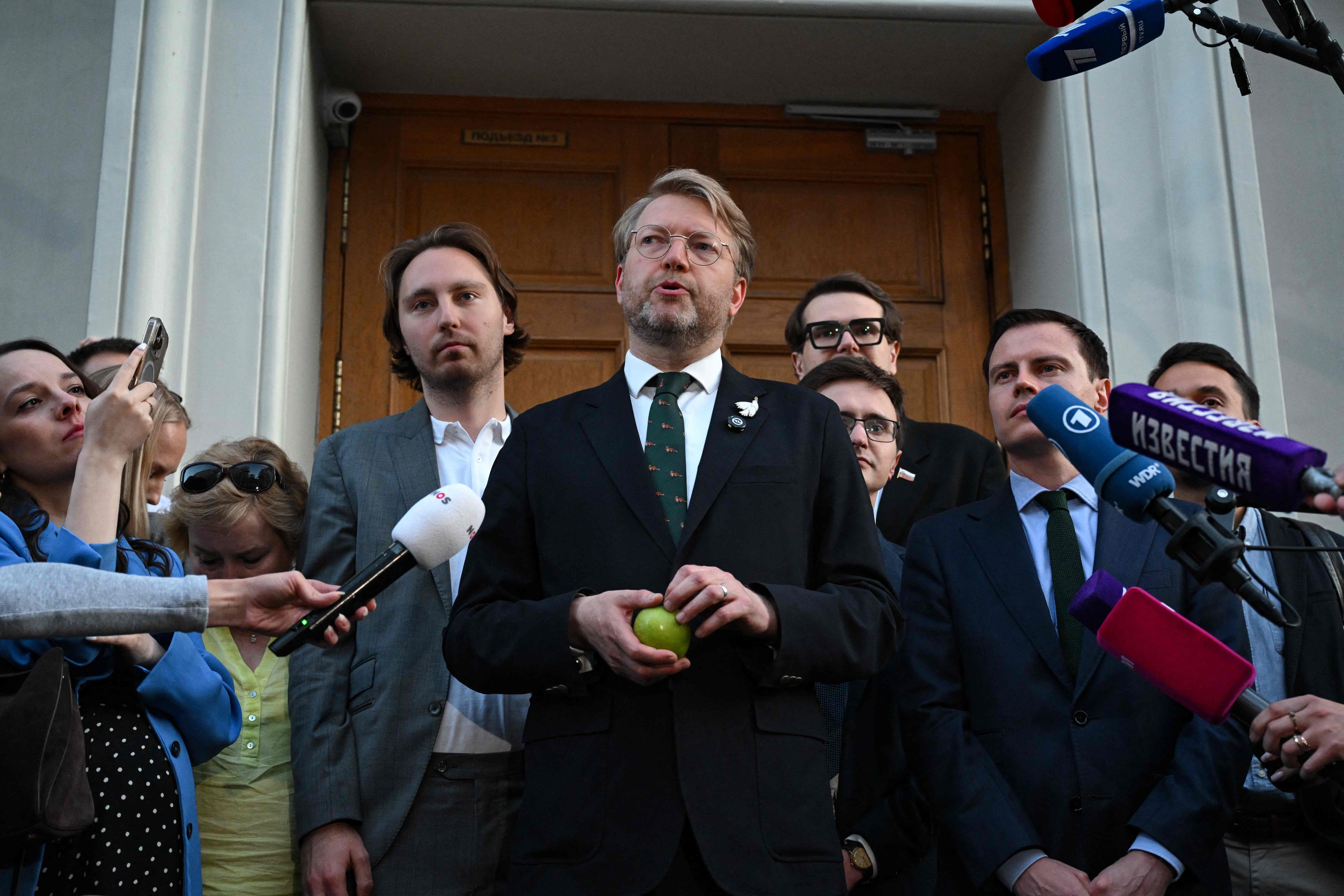 Der Chef der liberalen russischen Jabloko-Partei, Nikolai Rybakow.