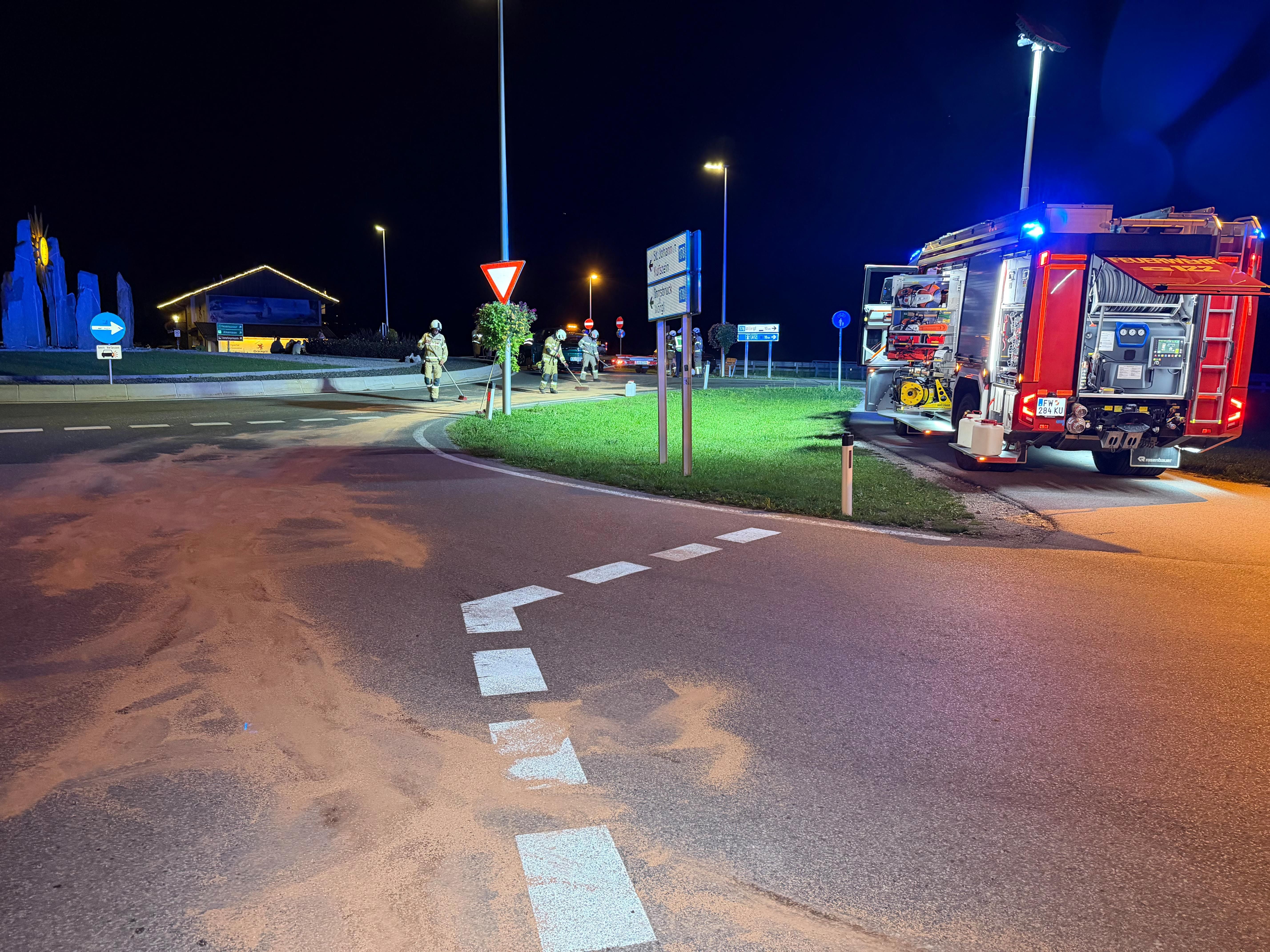 Feuerwehreinsatz an der Unfallstelle.