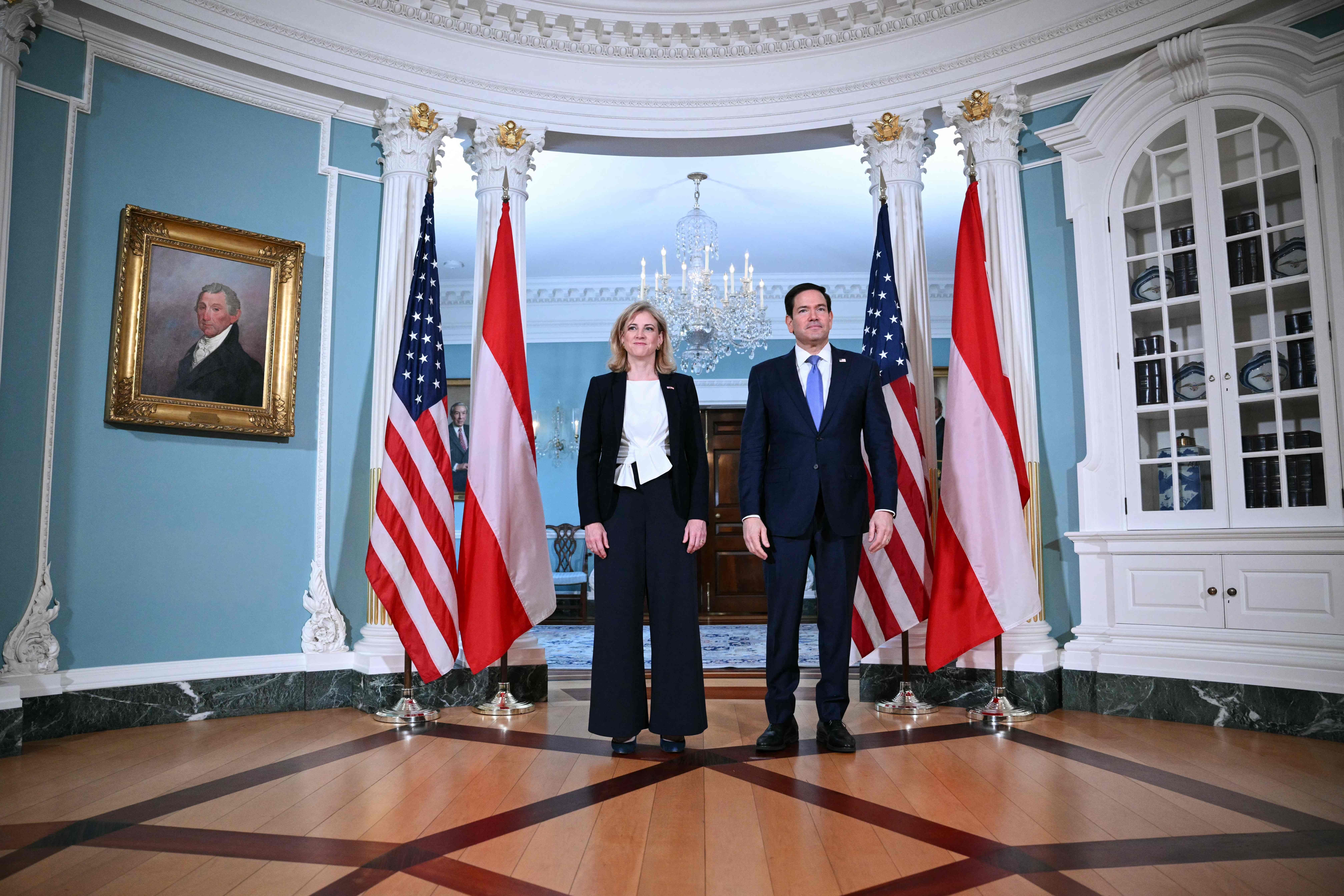 US-Außenminister Marco Rubio (r.) und die österreichische Außenministerin Beate Meinl-Reisinger zeigen sich am 11. August bei ihrem Treffen im Außenministerium in Washington, D.C., kurz vor der Presse.